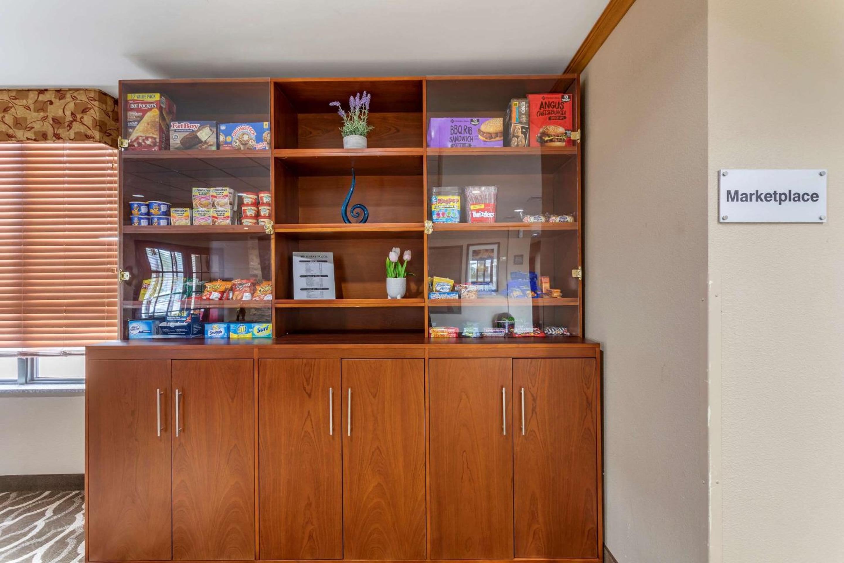 Carbondale Vacations - Comfort Inn  Suites Carbondale University Area - Property Image 5