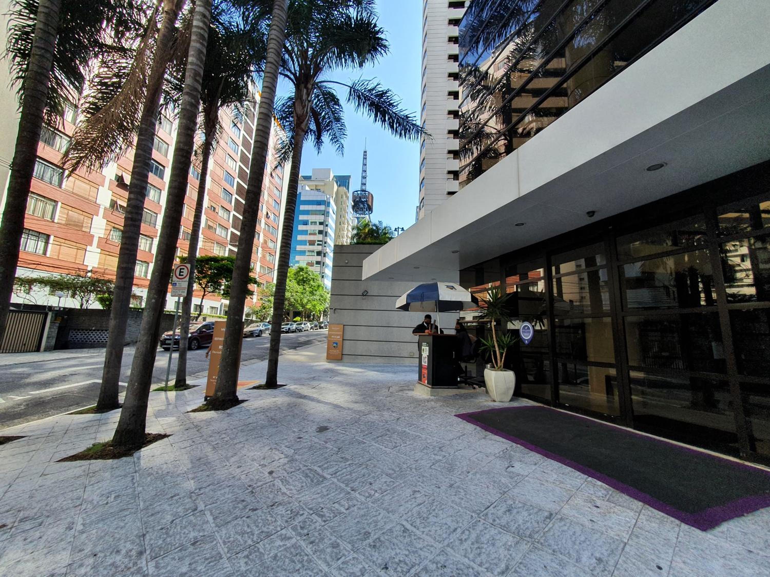 Lindo Studio com Jacuzzi e sacada a 50m Av Paulista view 2