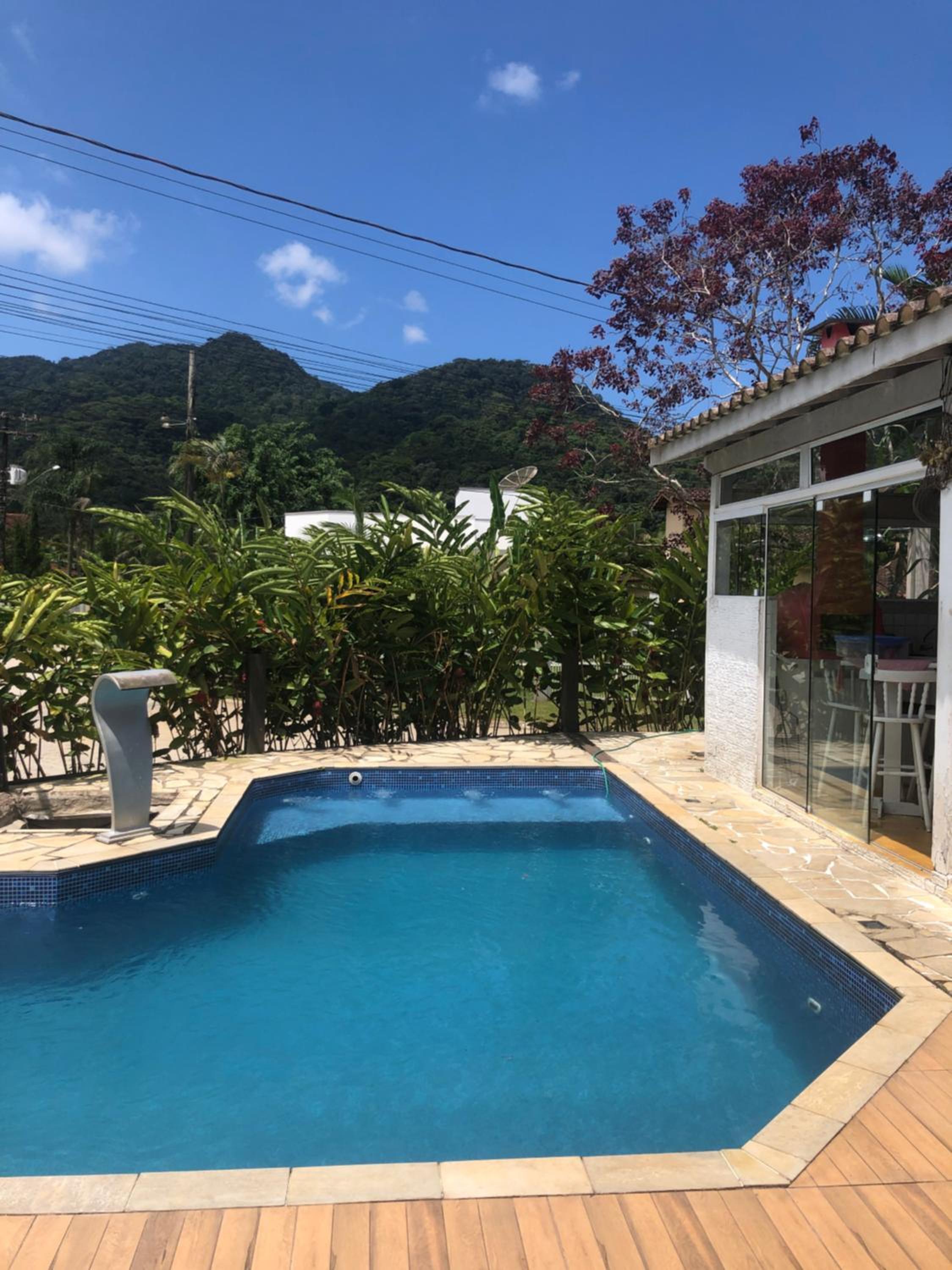 Casa com piscina ubatuba