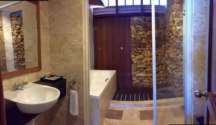 THE LAGOON WATER CHALET photo 3