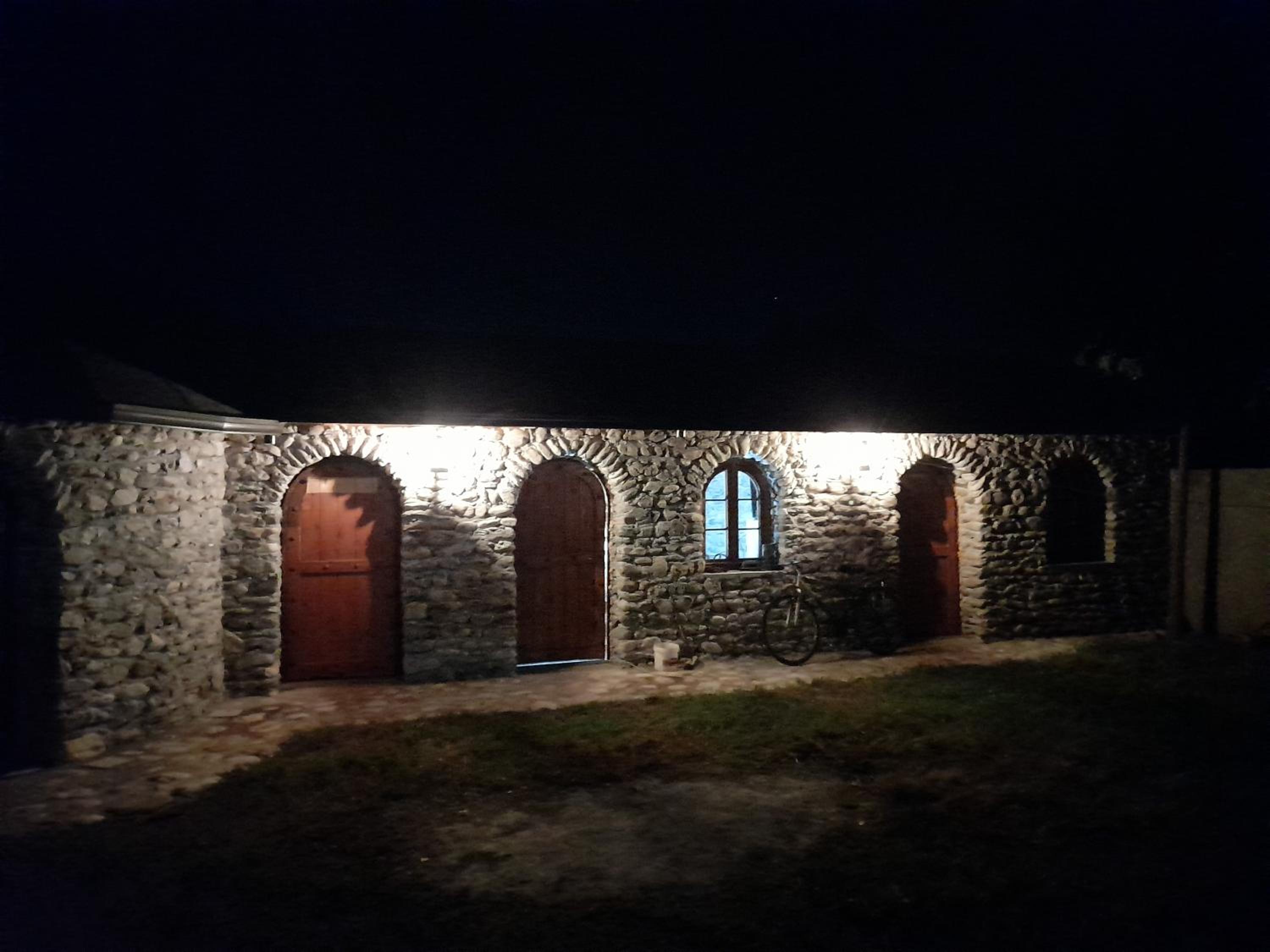 Windmill Shkodra Gesthouse Camping & Grill