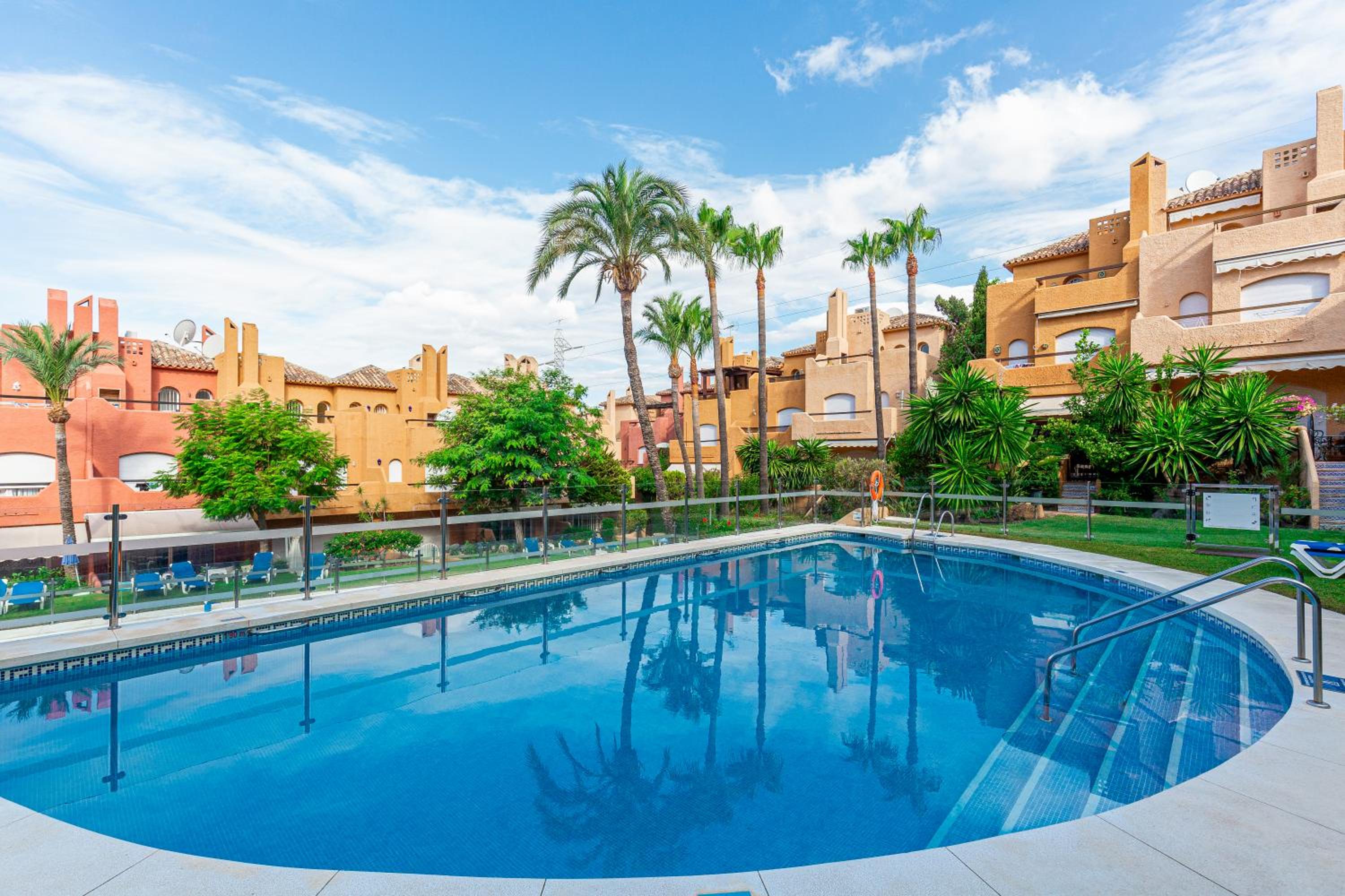 Family Exclusiv Townhouse Puerto Banus view 2