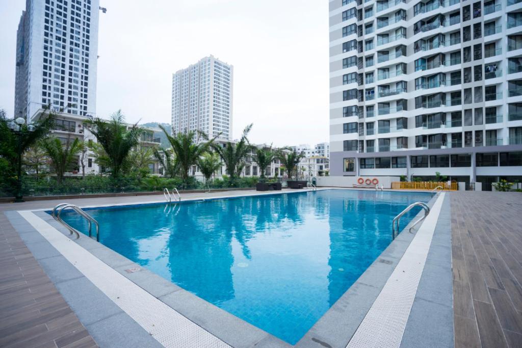 Sweethome1-Căn hộ 42m2 có bếp, phòng tắm nóng lạnh tại Hạ Long view 2