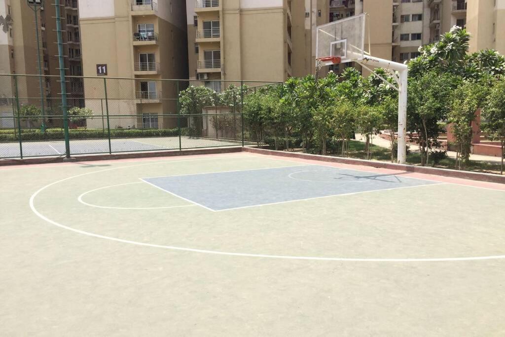 Studio Apartment with Green Lawn view 3