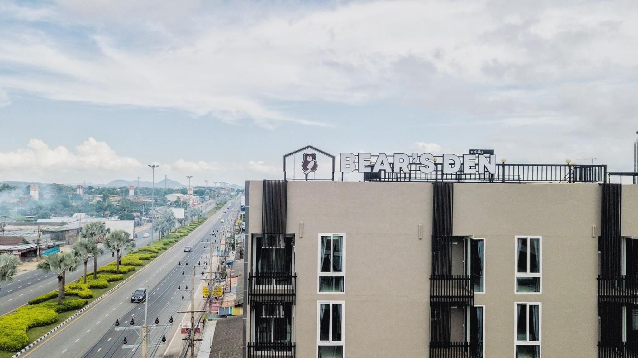 Hotel BEAR’S DEN HOTEL PATTAYA - Image 1