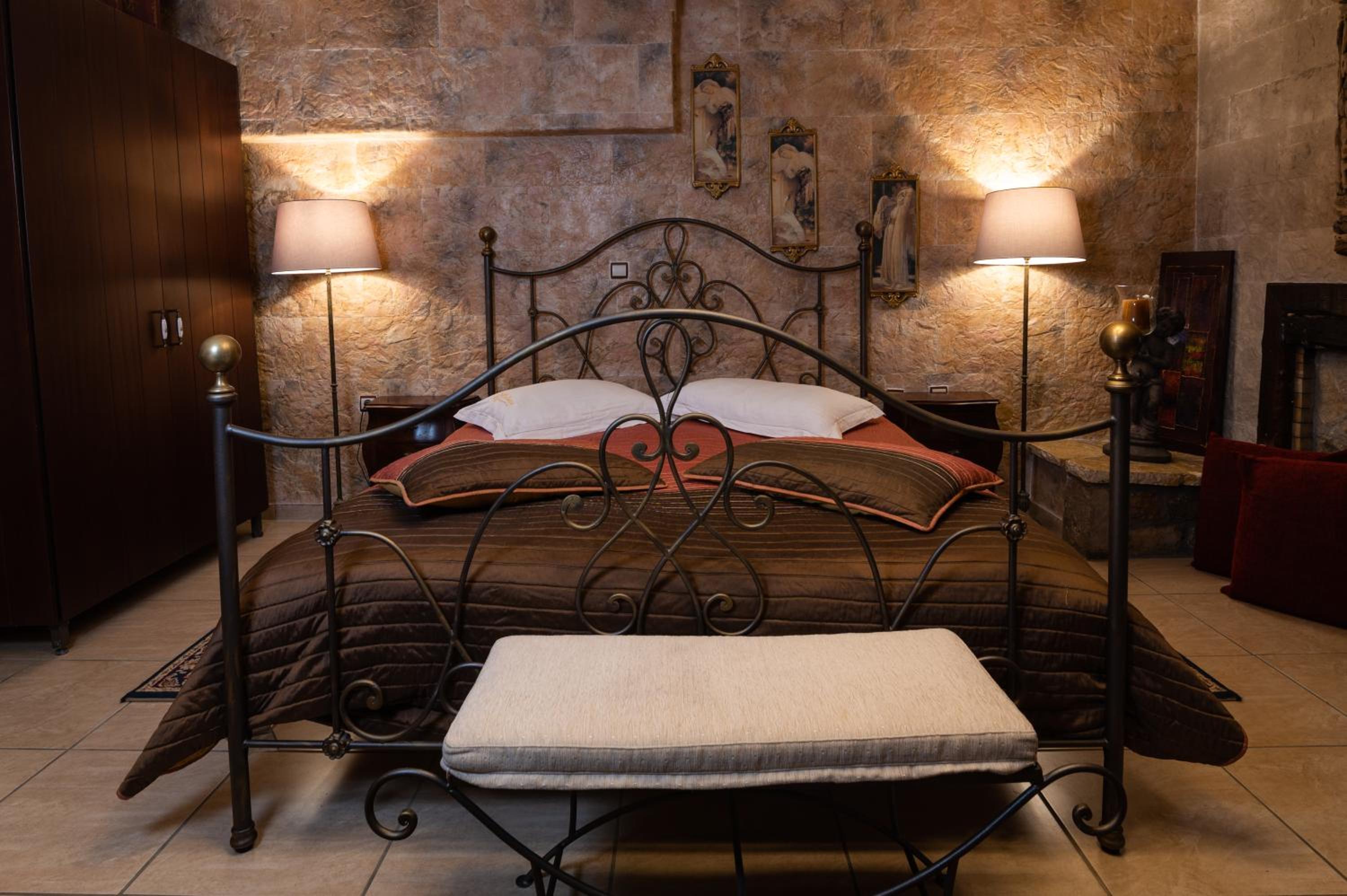 Vathyskia Guesthouse