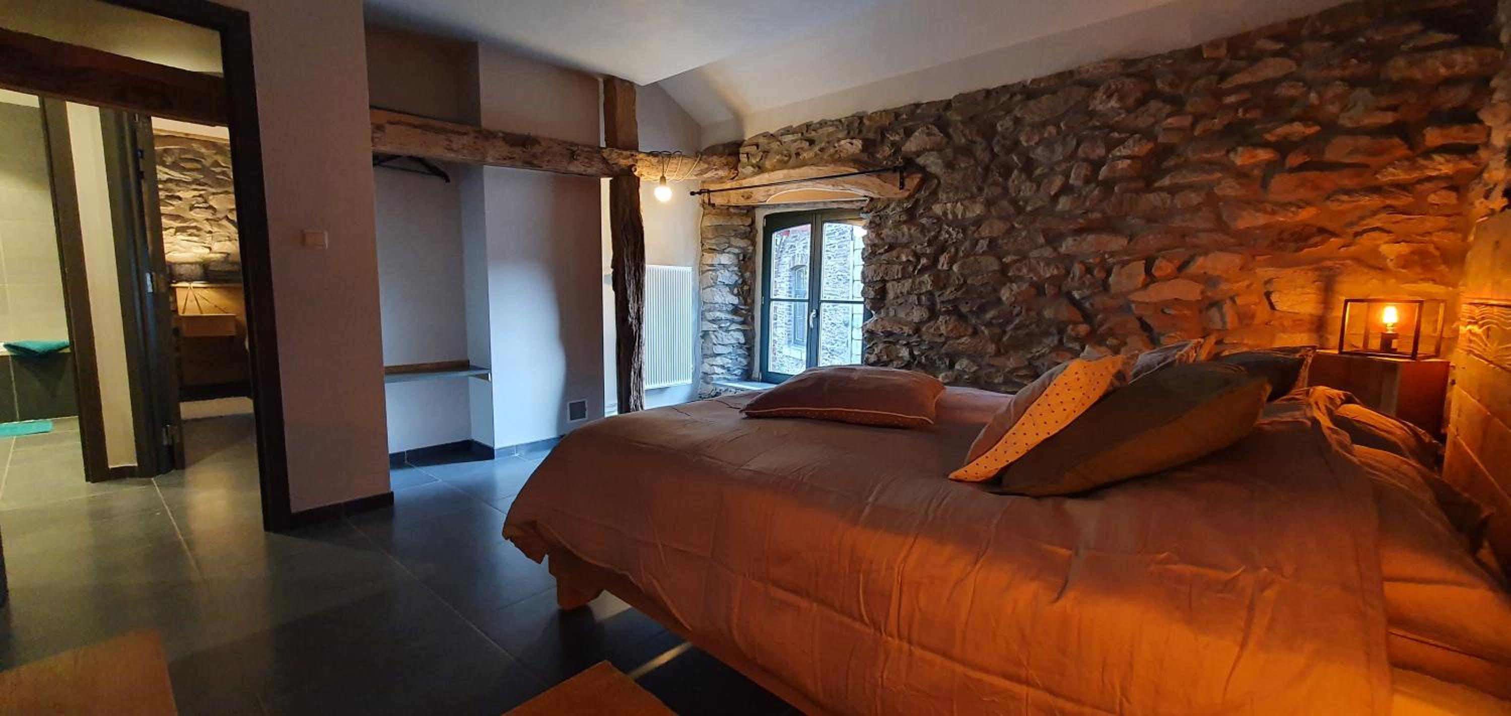 O Près de la Lienne, maison de campagne de charme, accord parfait entre confort et authenticité