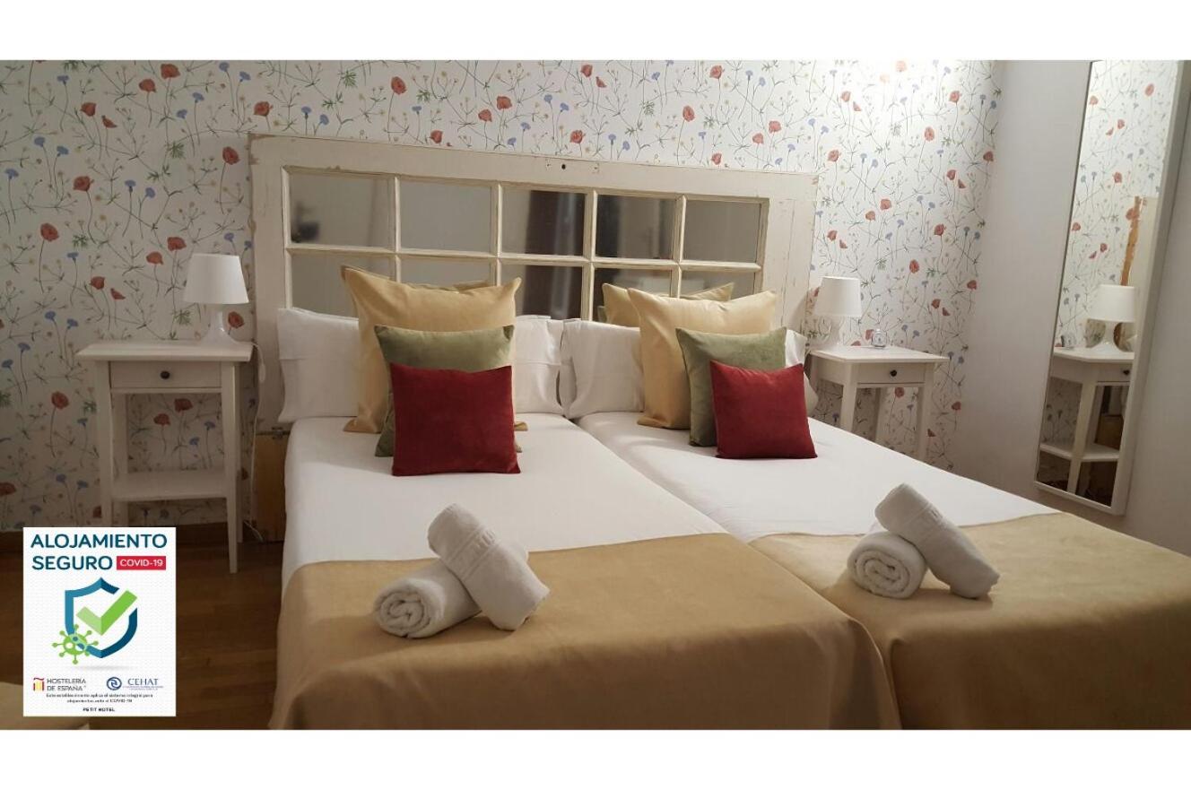 Petit Hotel - Image 1