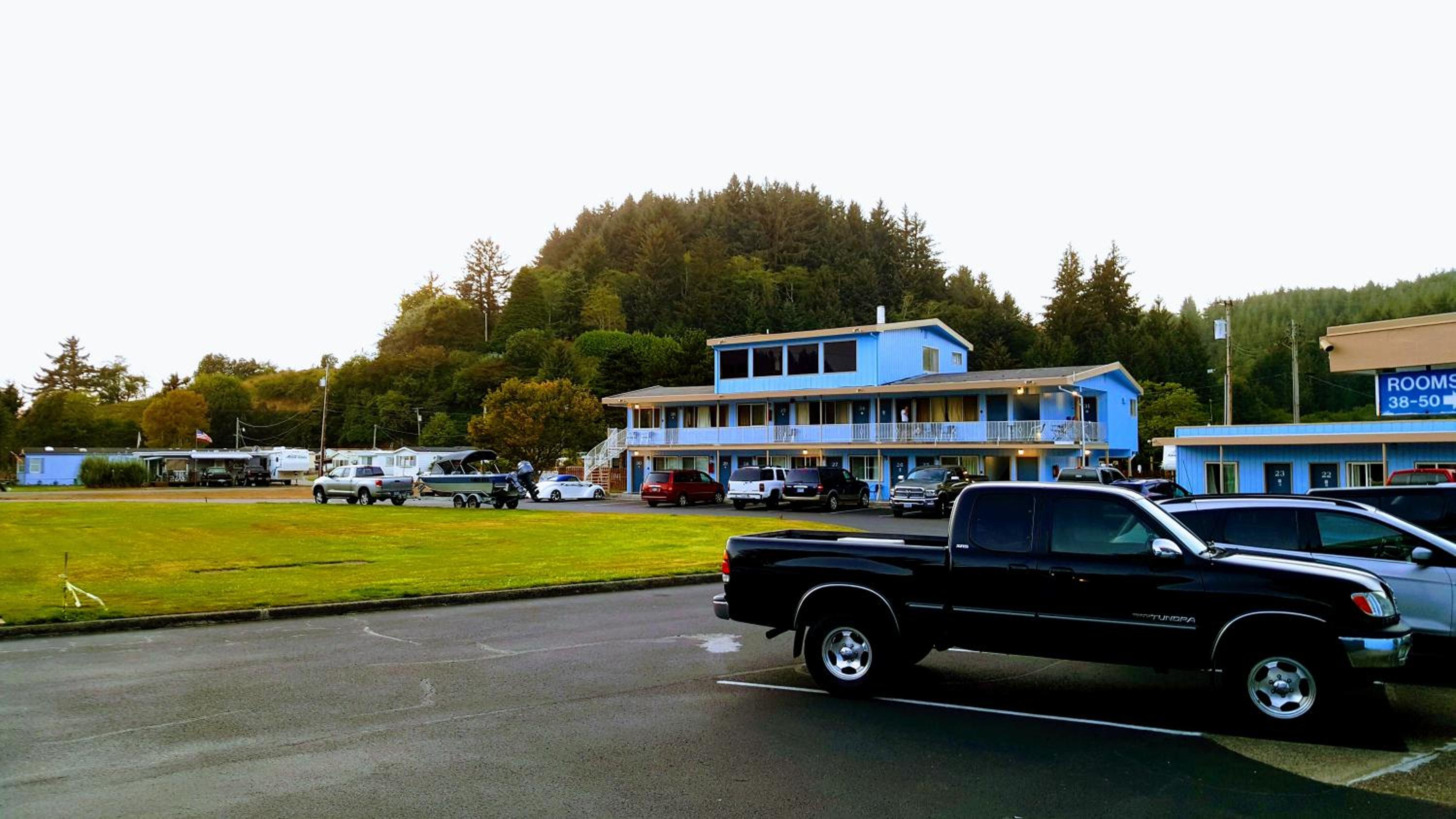 Winchester Bay Inn