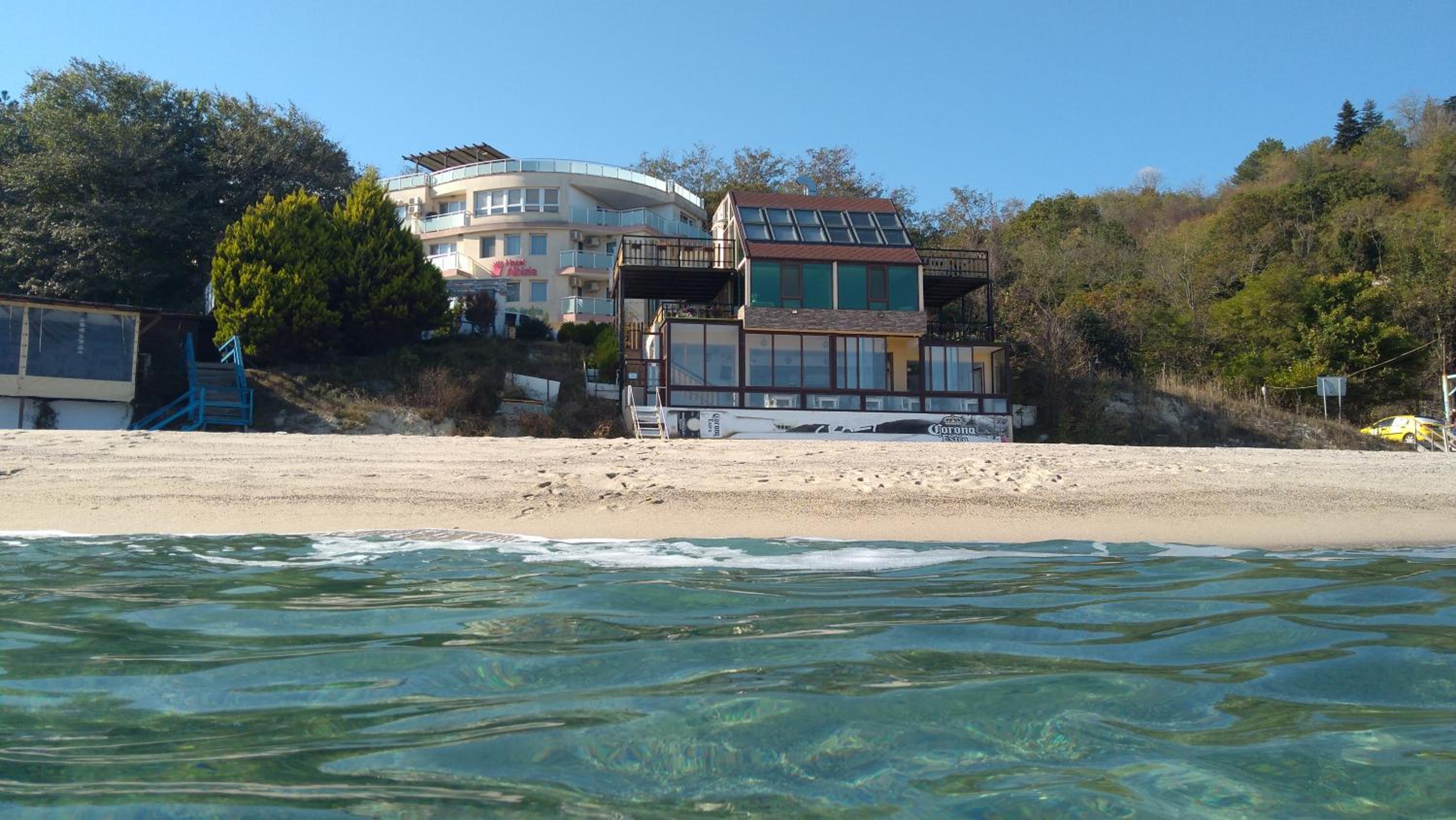 Hemingway rooms in Happy Beach