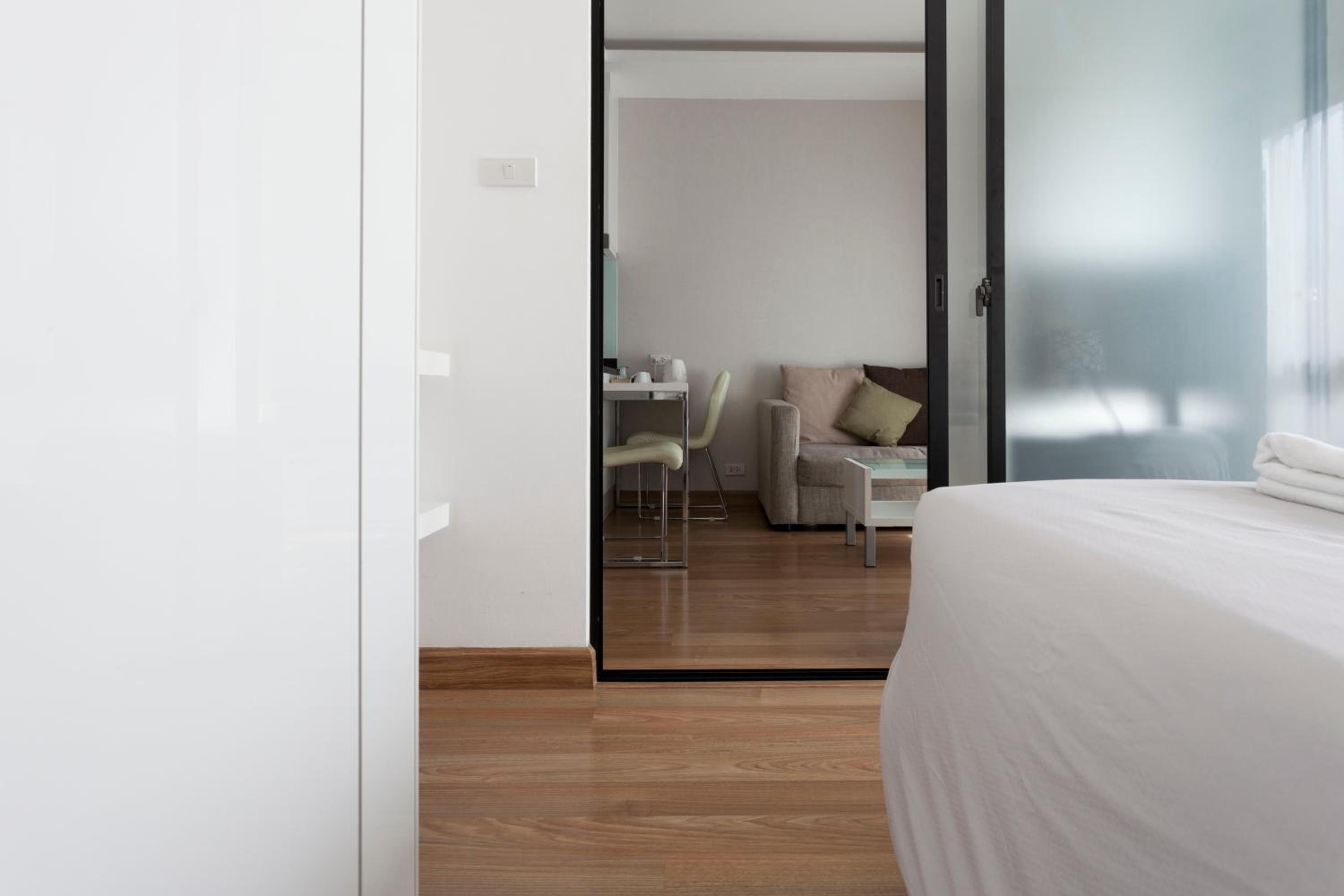 Cozy, Great location at heart of Nimman Rd. view 2