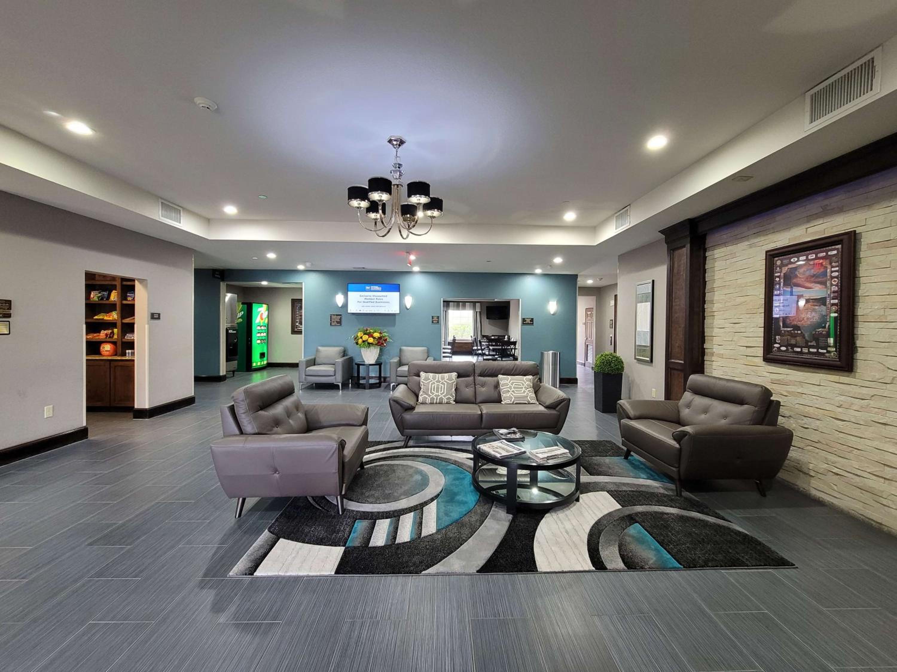 Best Western Plus Kenedy Inn
