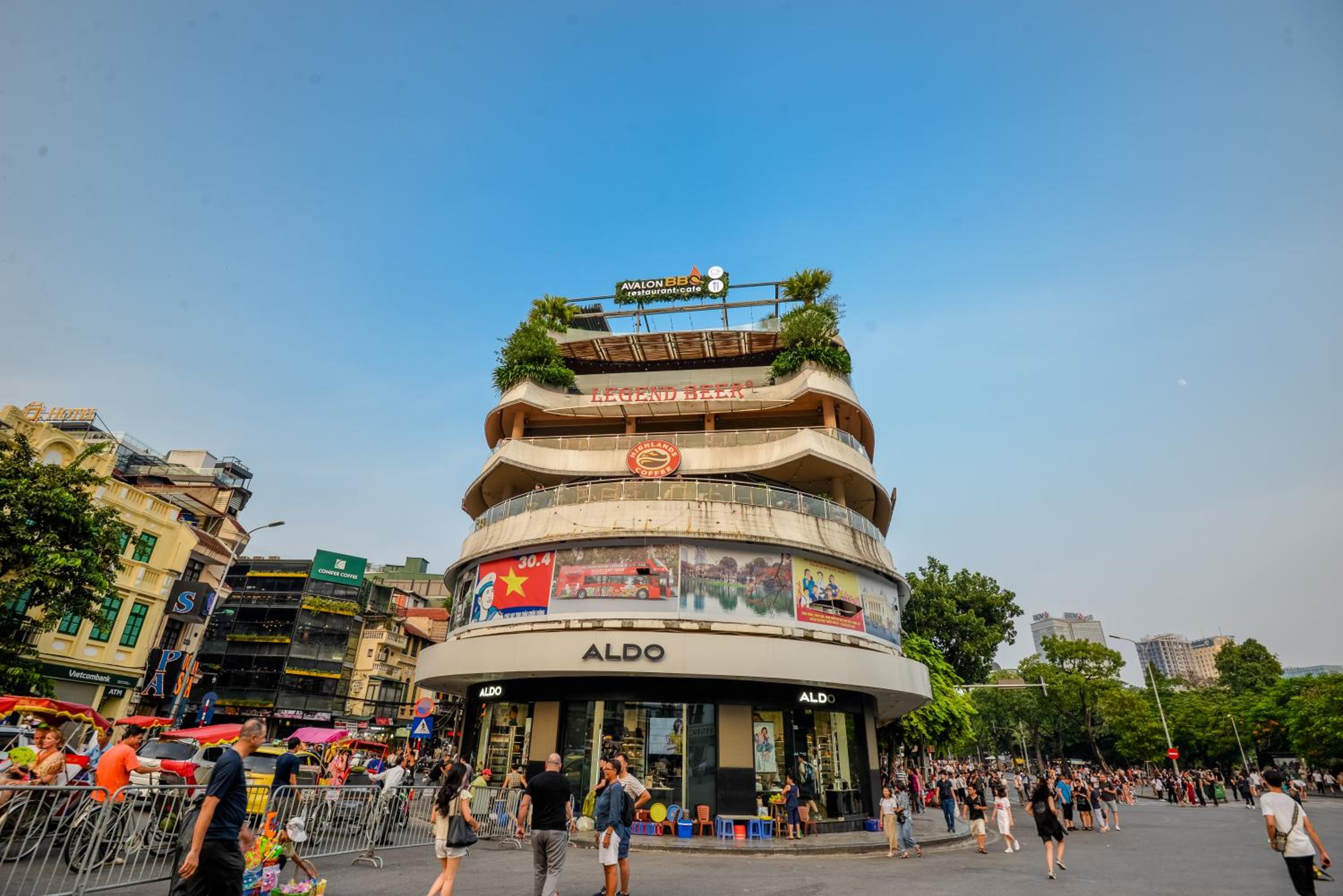 22housing Hotel & Apartment 81 Linh Lang