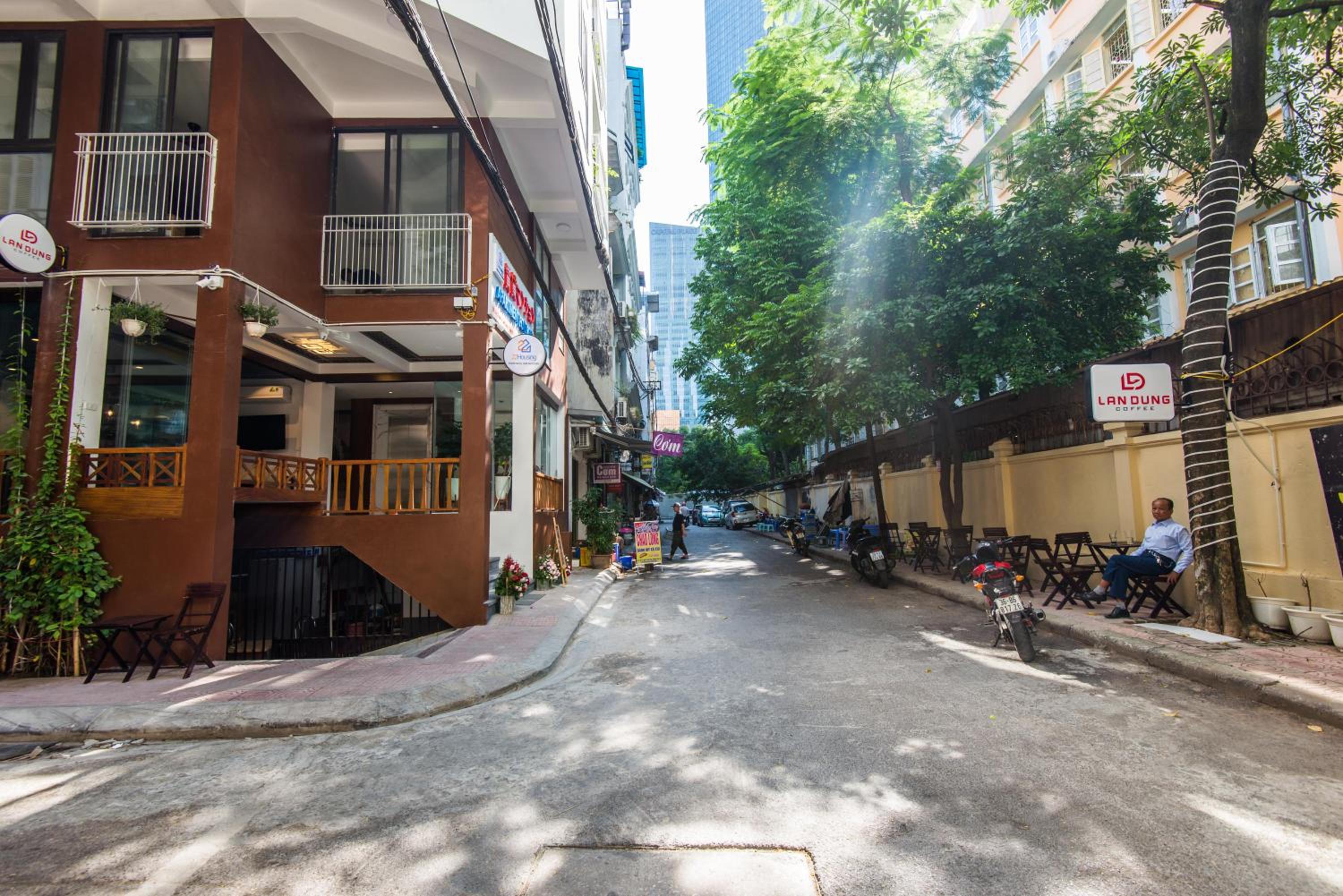 22housing Hotel & Apartment 81 Linh Lang
