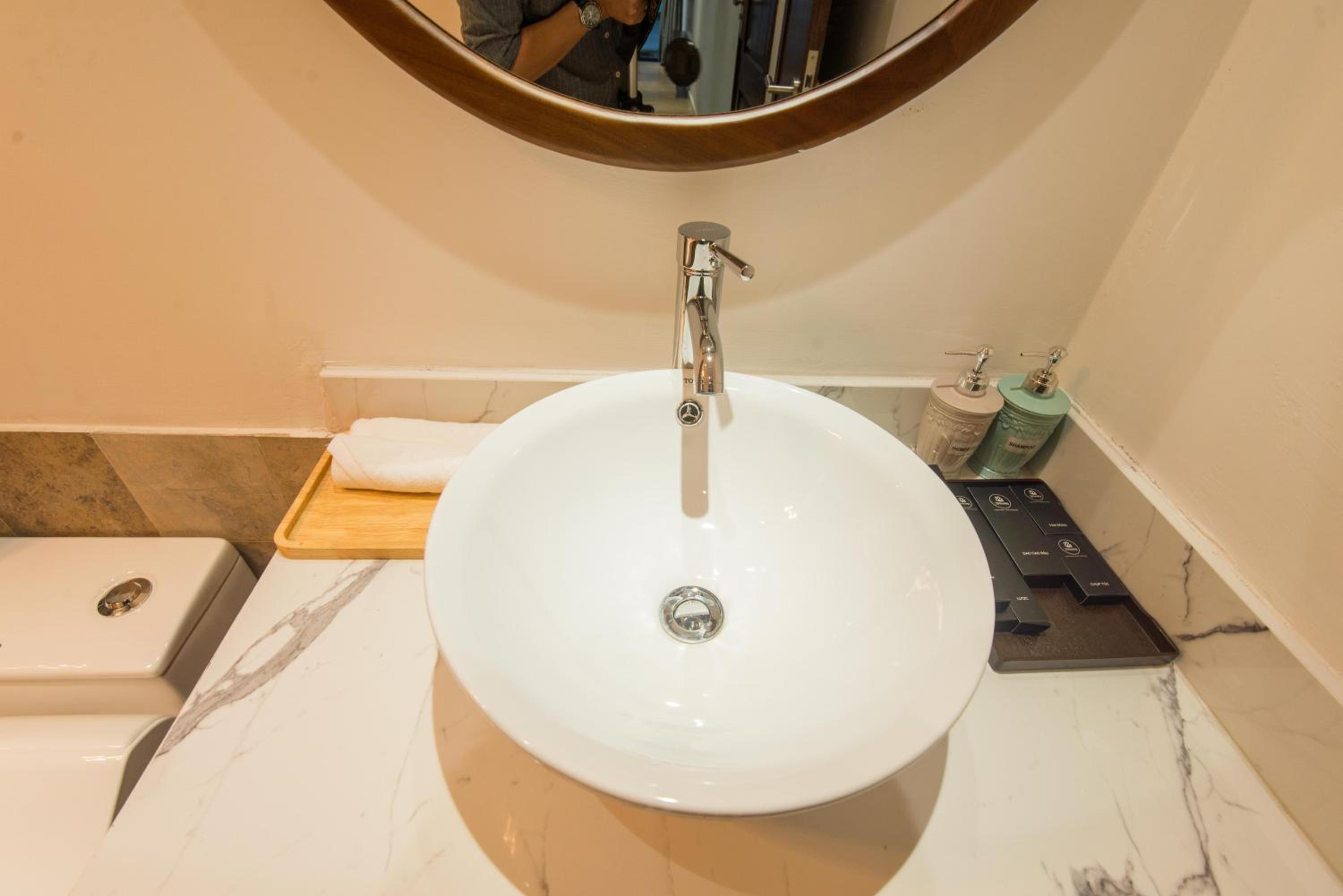 22housing Hotel & Apartment 81 Linh Lang