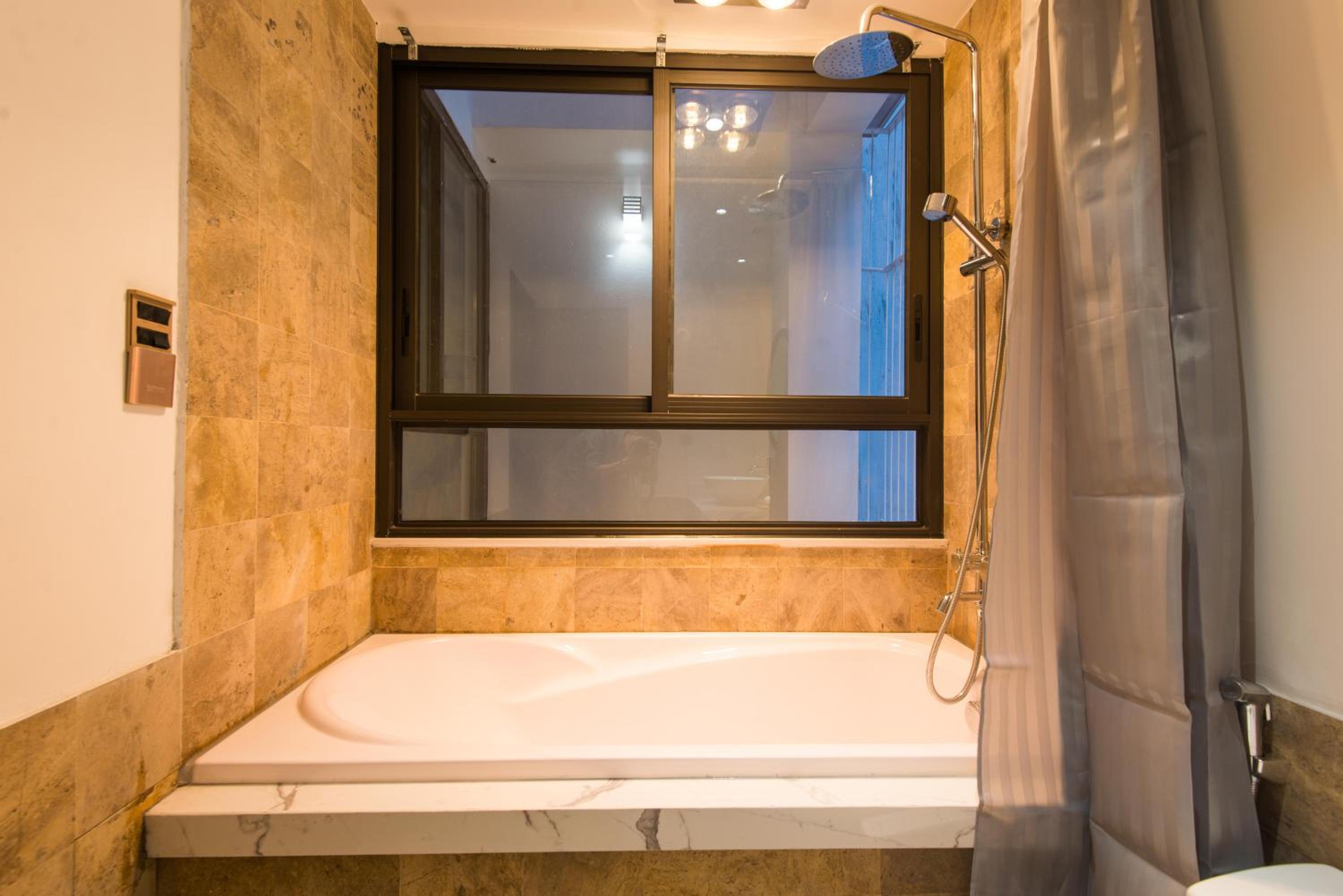 22housing Hotel & Apartment 81 Linh Lang
