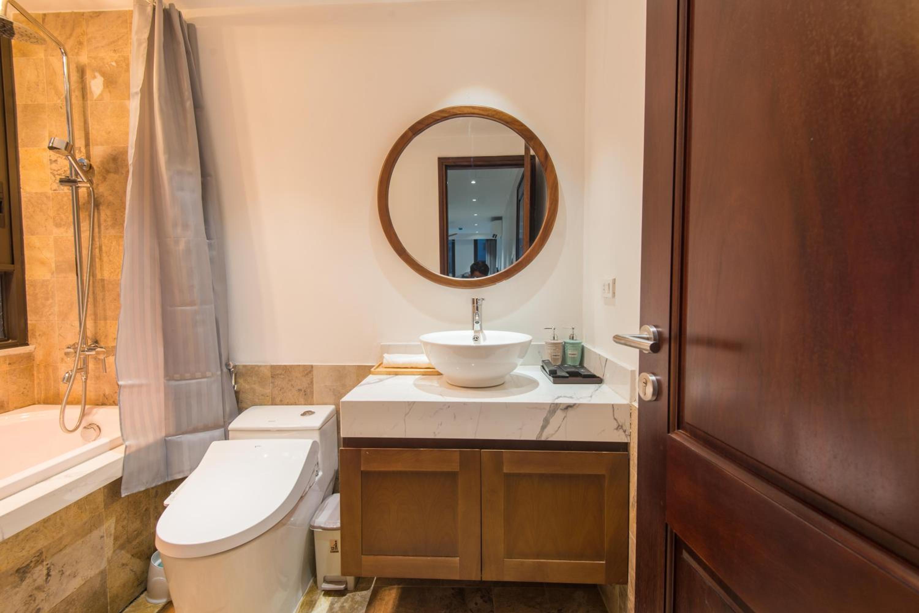 22housing Hotel & Apartment 81 Linh Lang