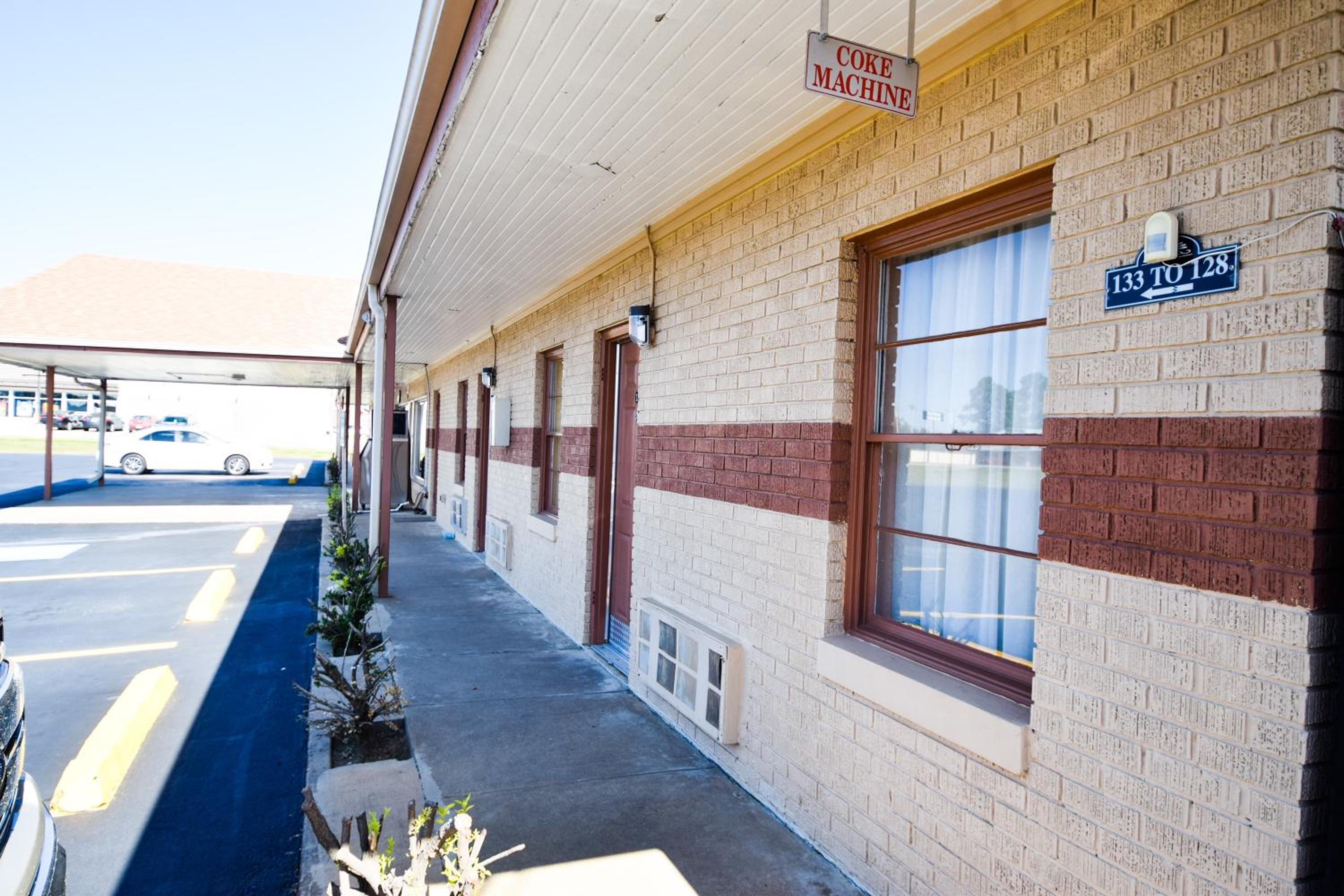 Economy Inn Beebe - Property Image 8