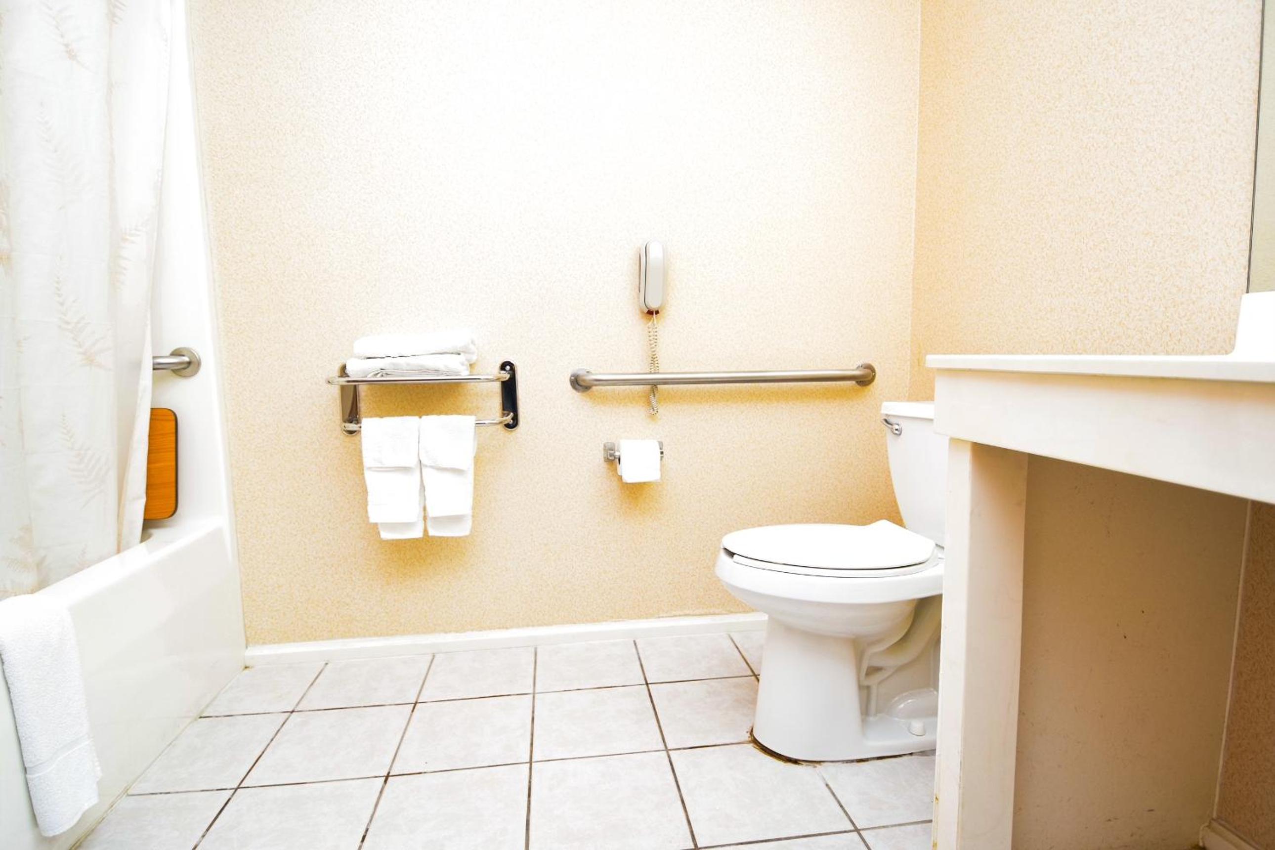 Searcy Vacations - Economy Inn Beebe - Property Image 5