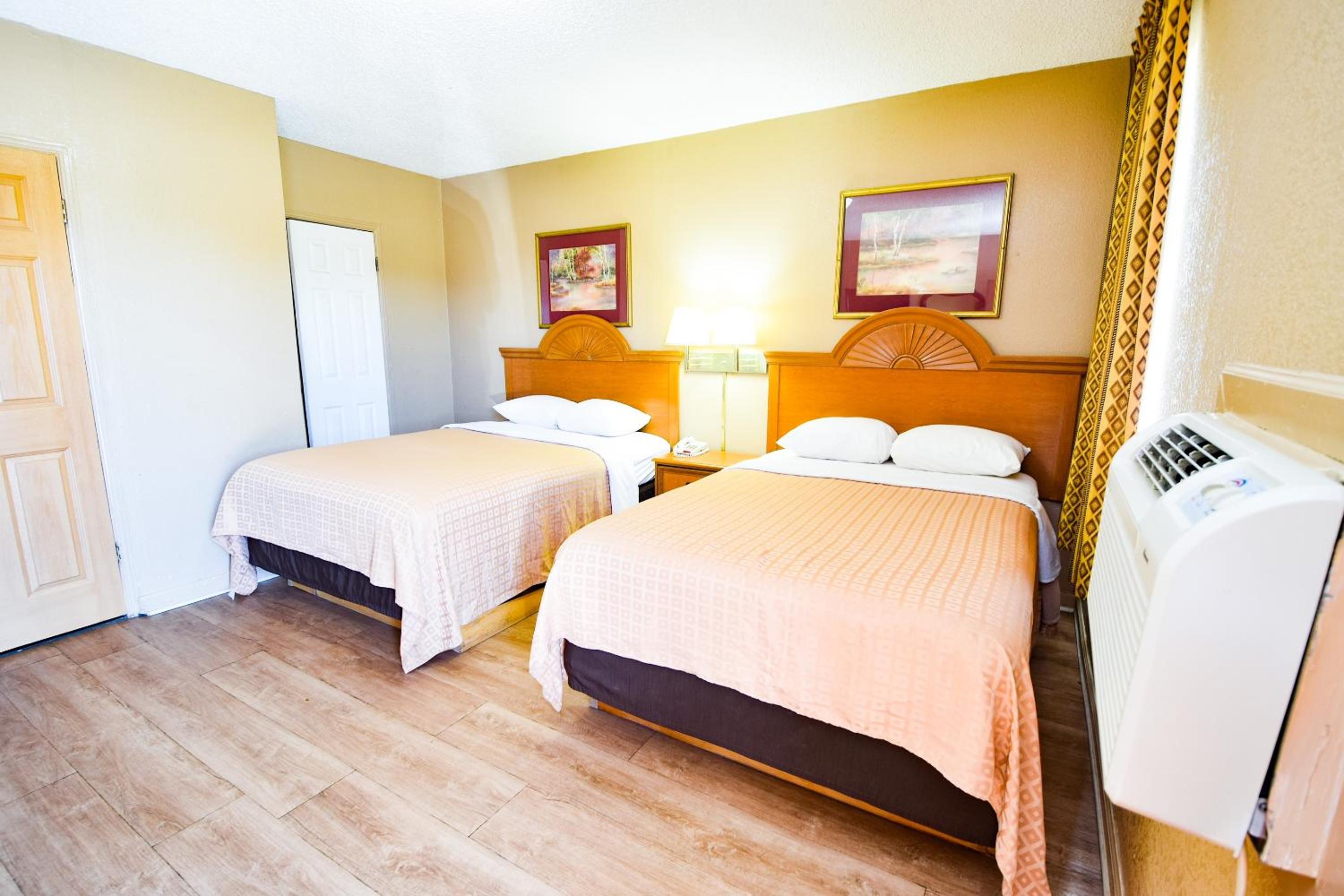 Searcy Vacations - Economy Inn Beebe - Property Image 4