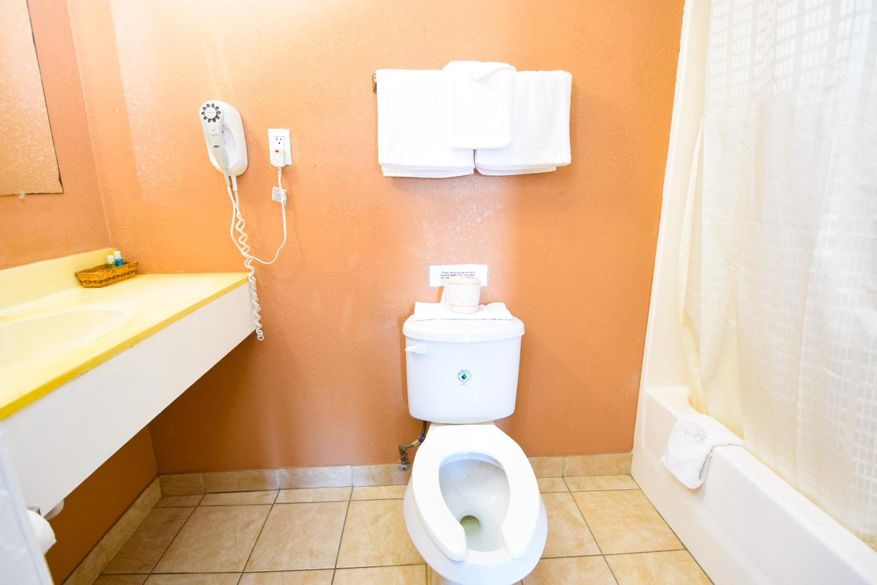 Economy Inn Beebe - Property Image 11