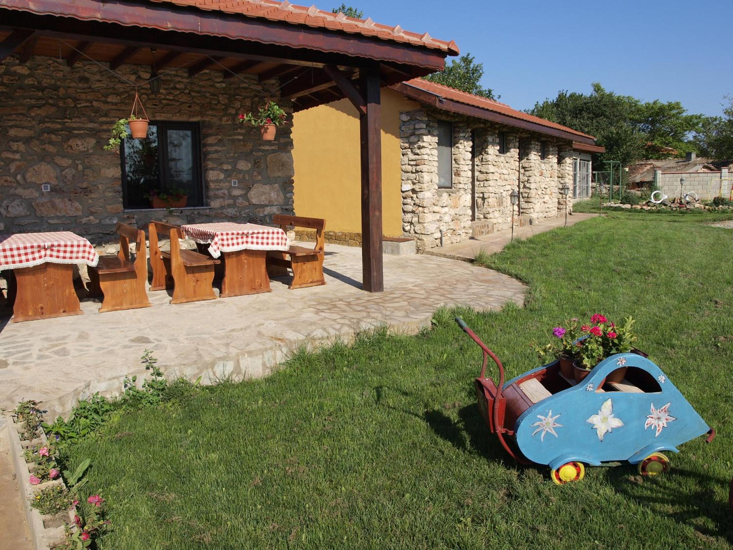 Dobrevata House