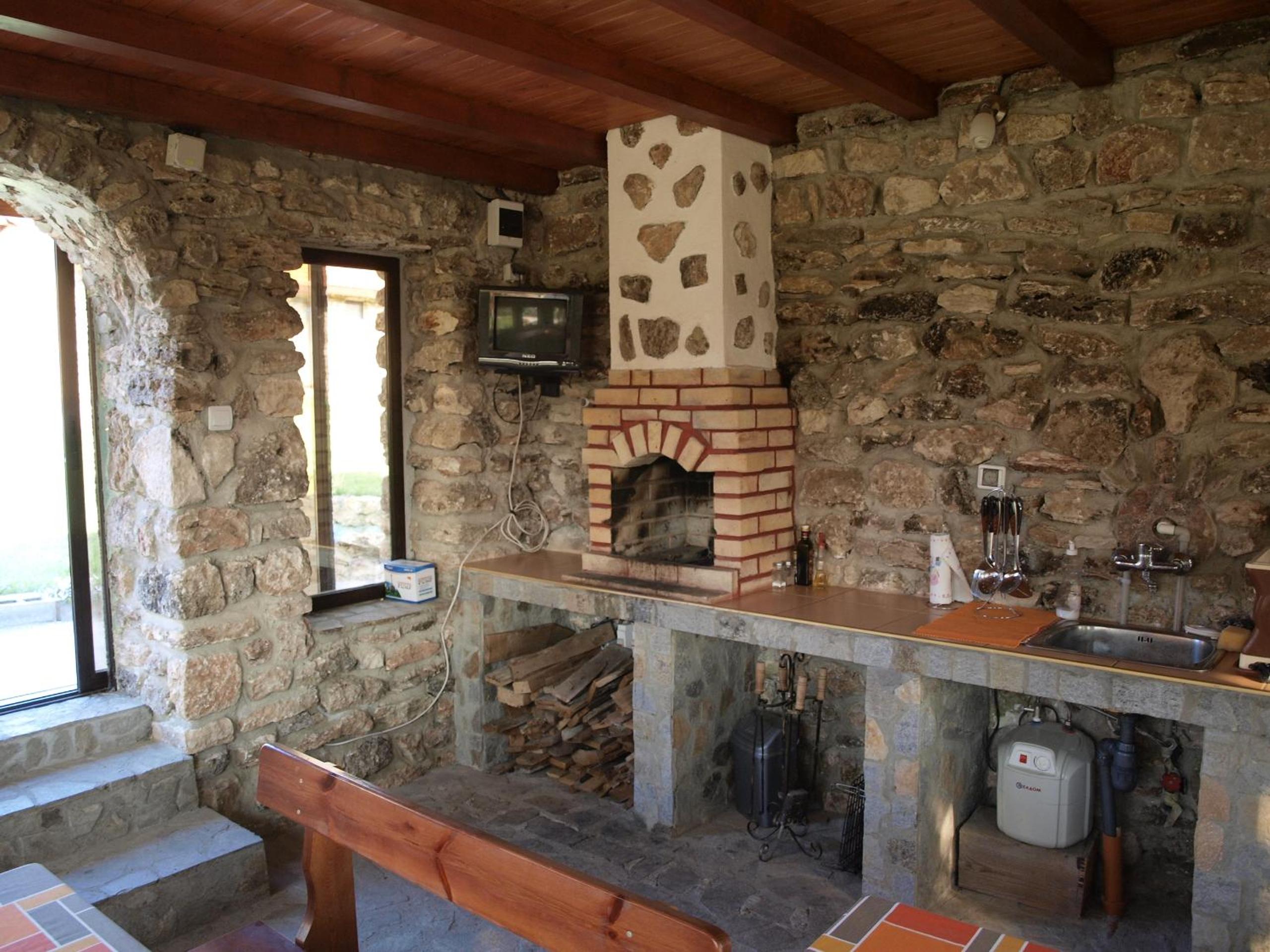Dobrevata House