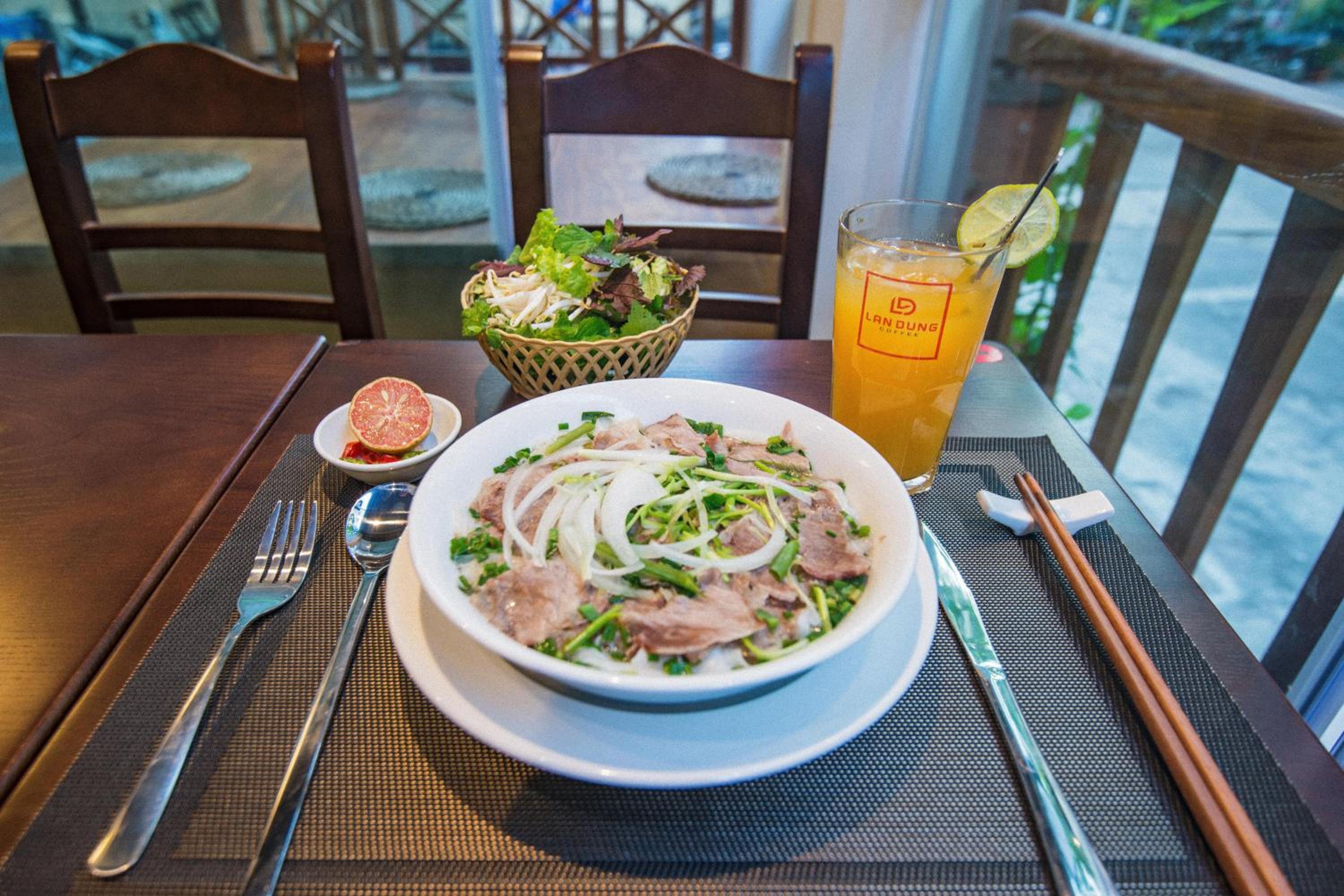 22housing Hotel & Apartment 81 Linh Lang