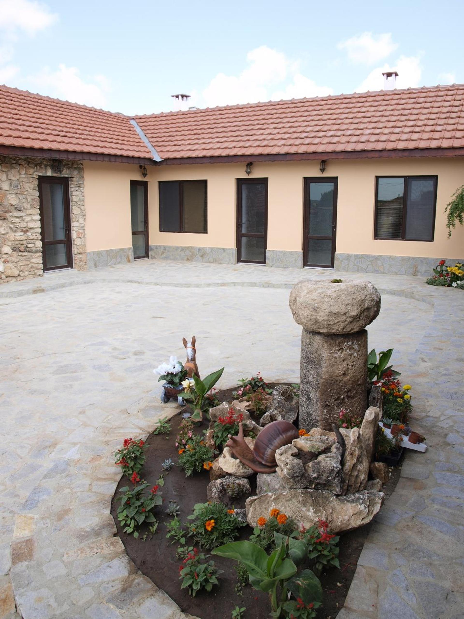 Dobrevata House