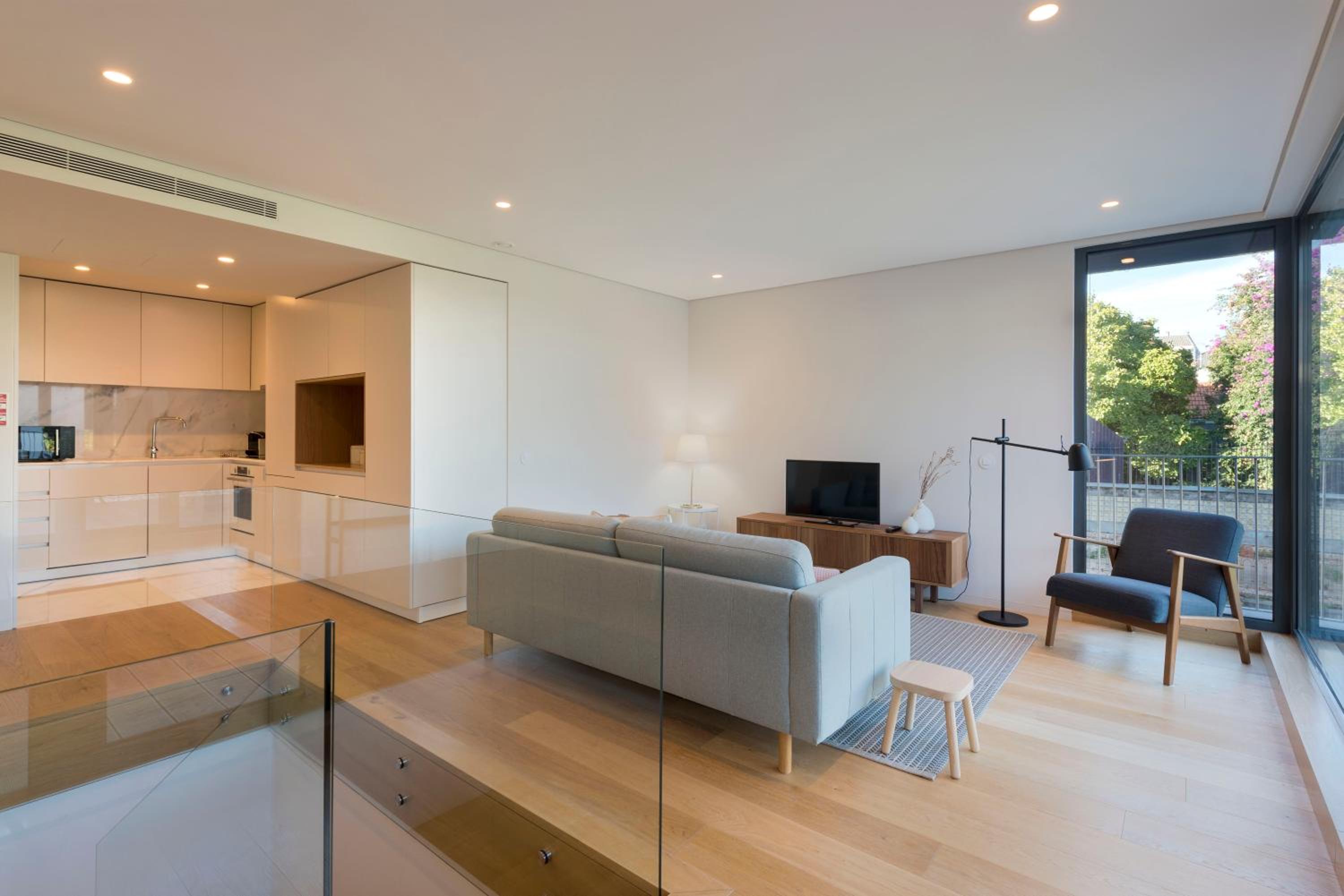 LovelyStay - Primrose 2BR Flat with Free Parking, AC and Balcony view 2
