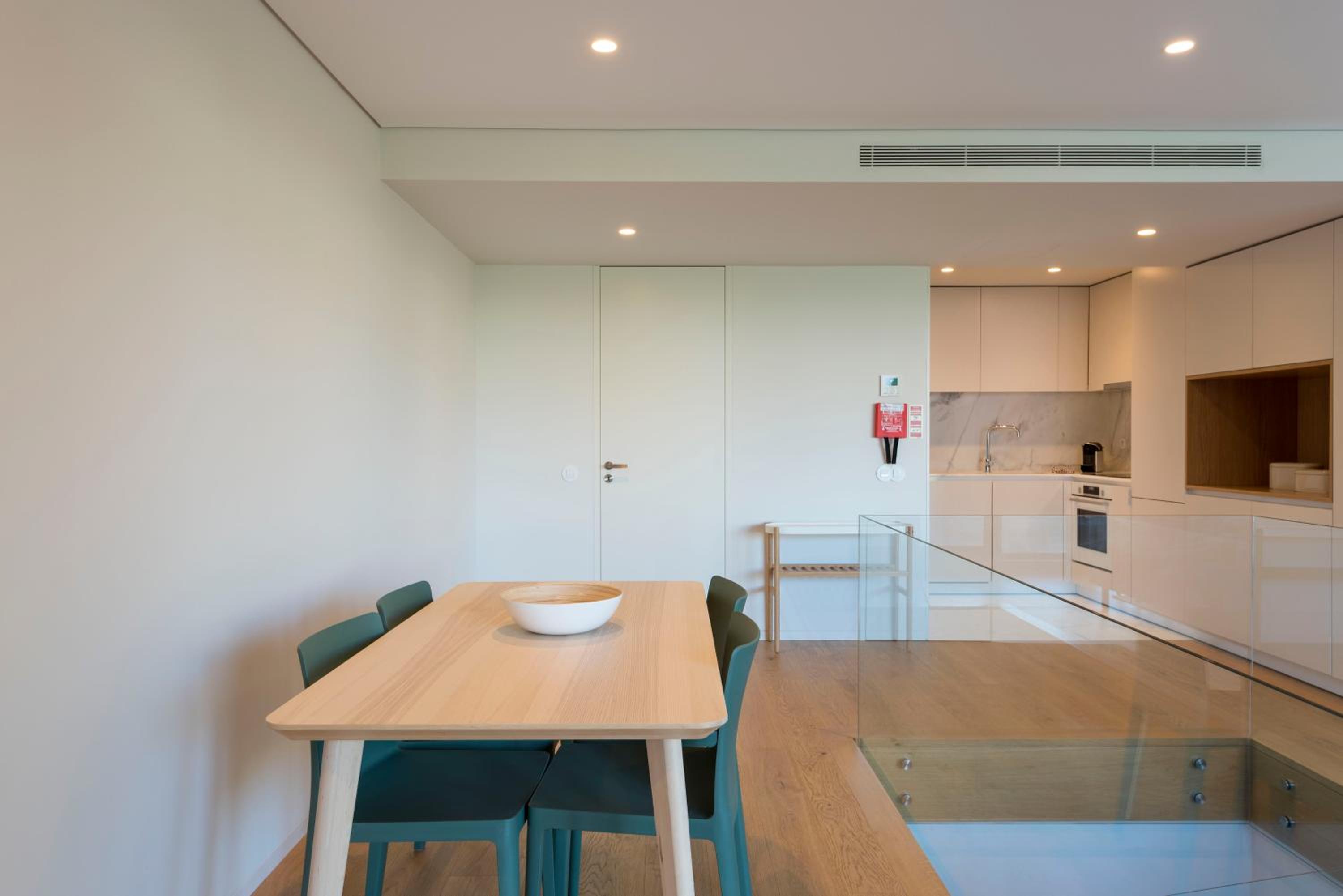 LovelyStay - Primrose 2BR Flat with Free Parking, AC and Balcony view 3