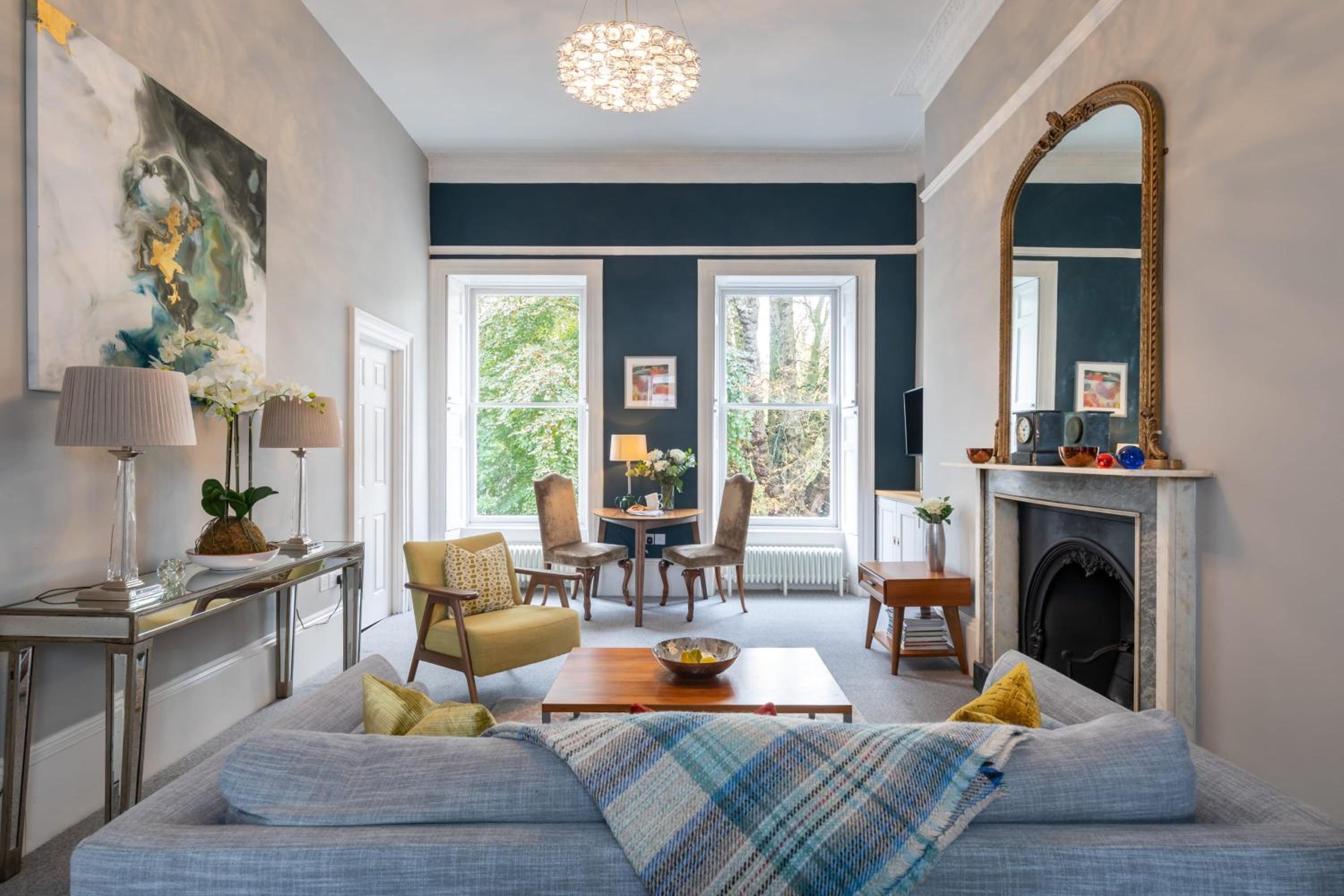 Spacious, Light-filled Central Period Apartment view 3