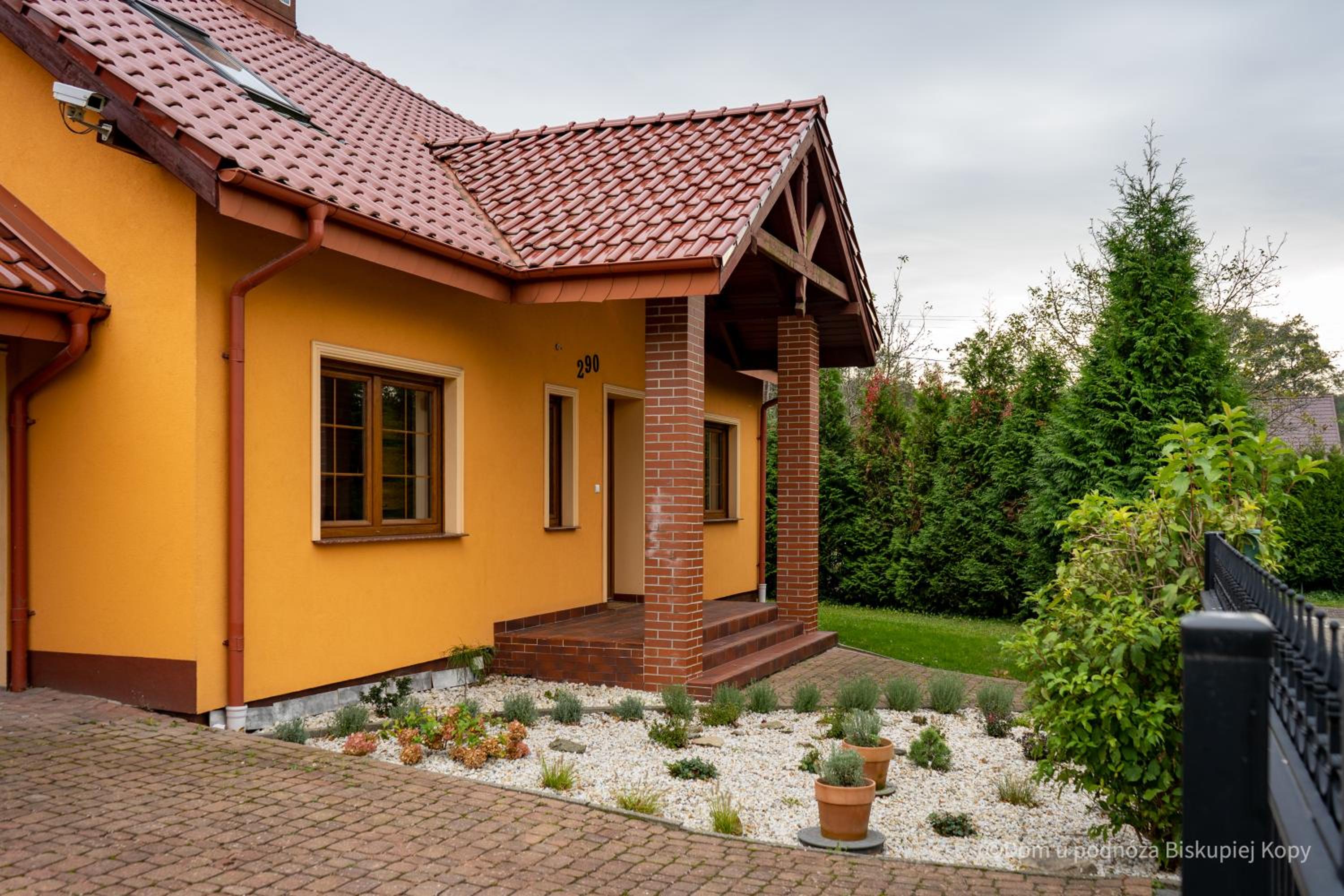 Dom u podnóża Biskupiej Kopy view 3