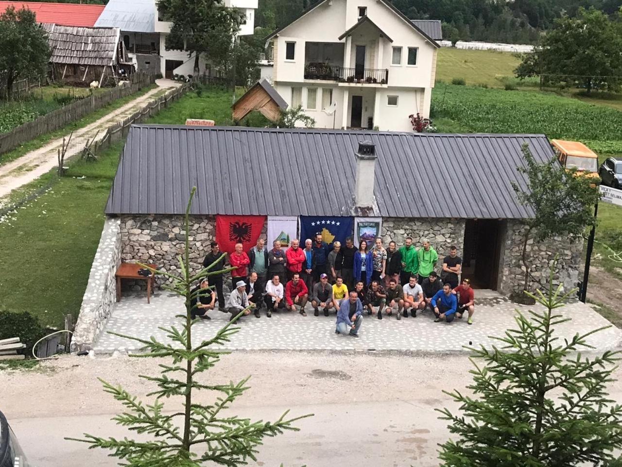 BUJTINA IZET SELIMAj