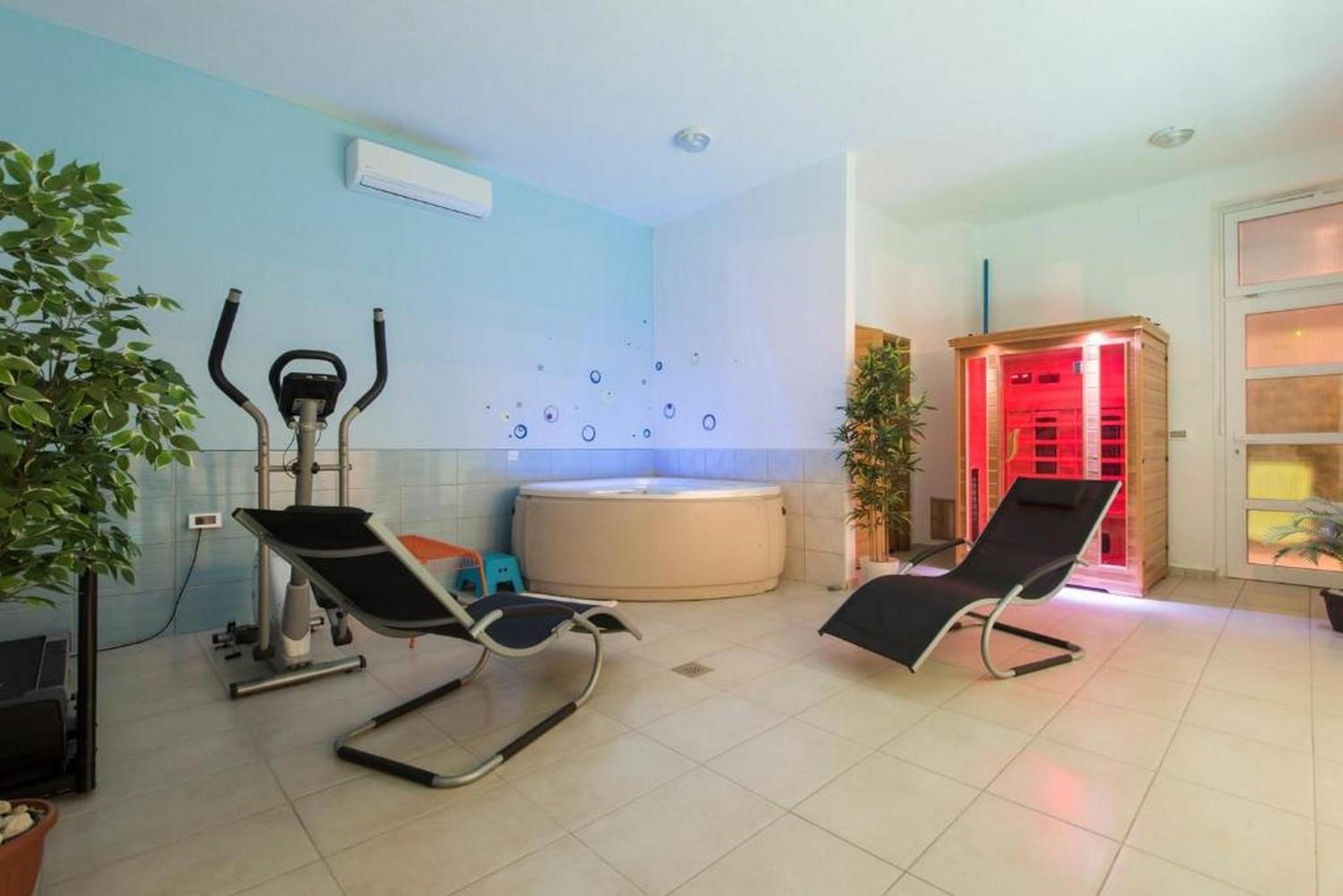 Apartments Villa Ema