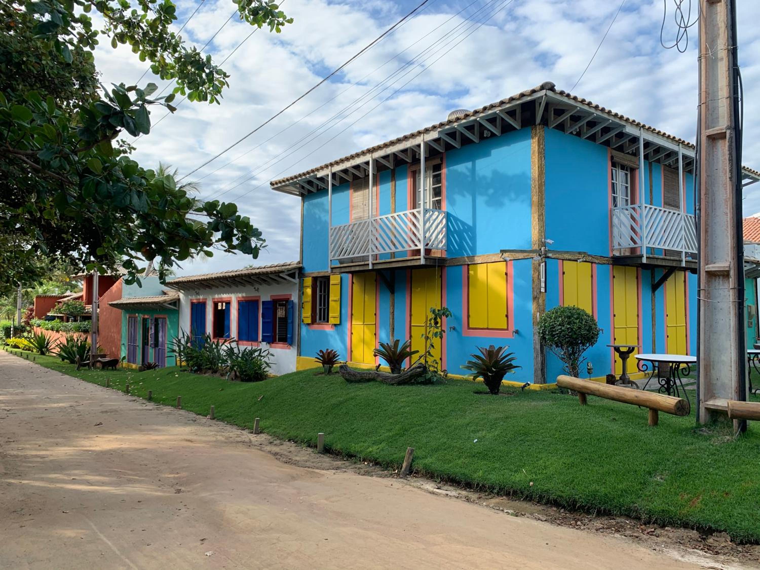 Charmoso bangalô balinês pé na areia Outeiro das Brisas