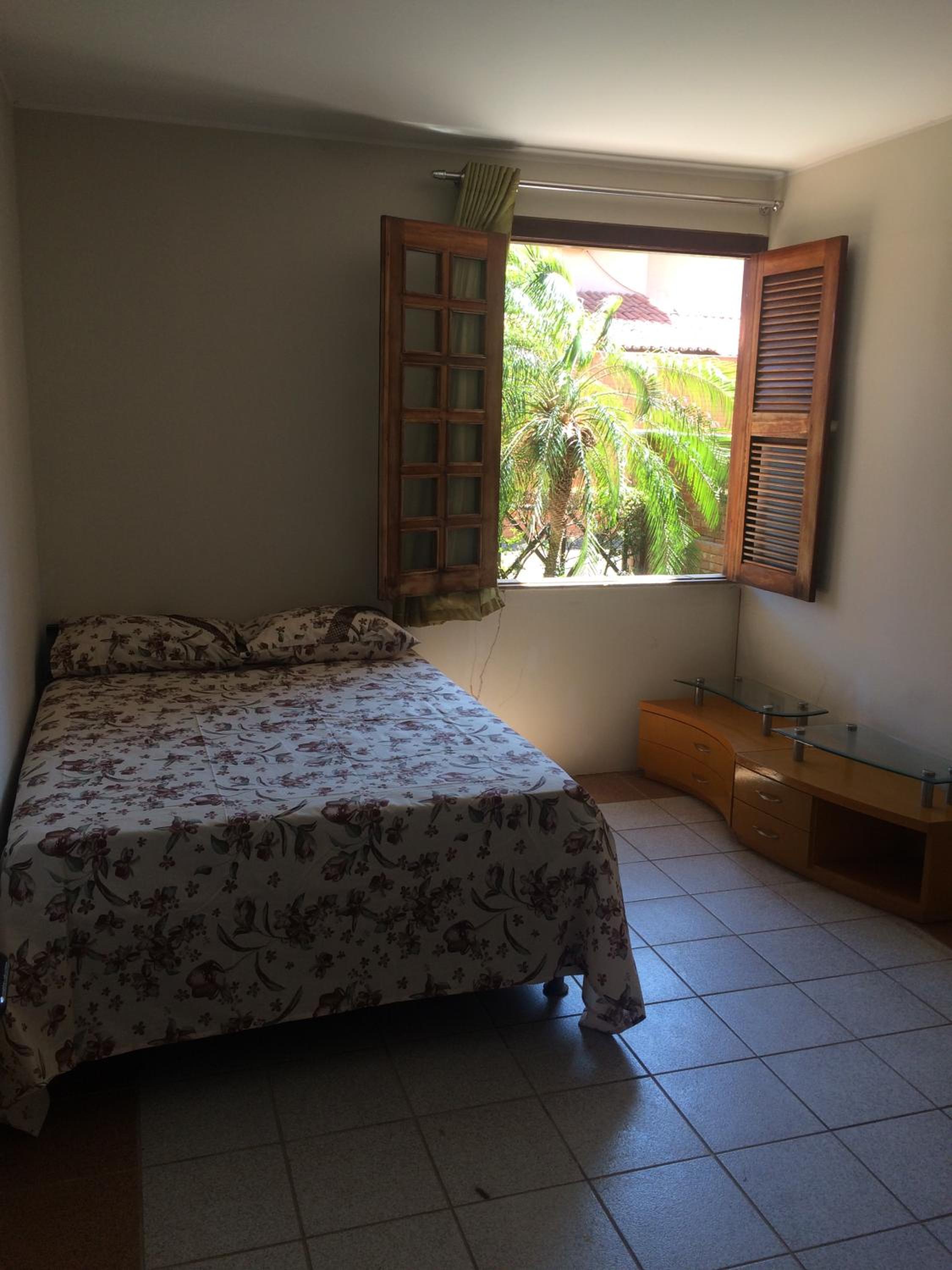 Linda casa Porto das Dunas: 4 suítes, churrasqueira e piscina
