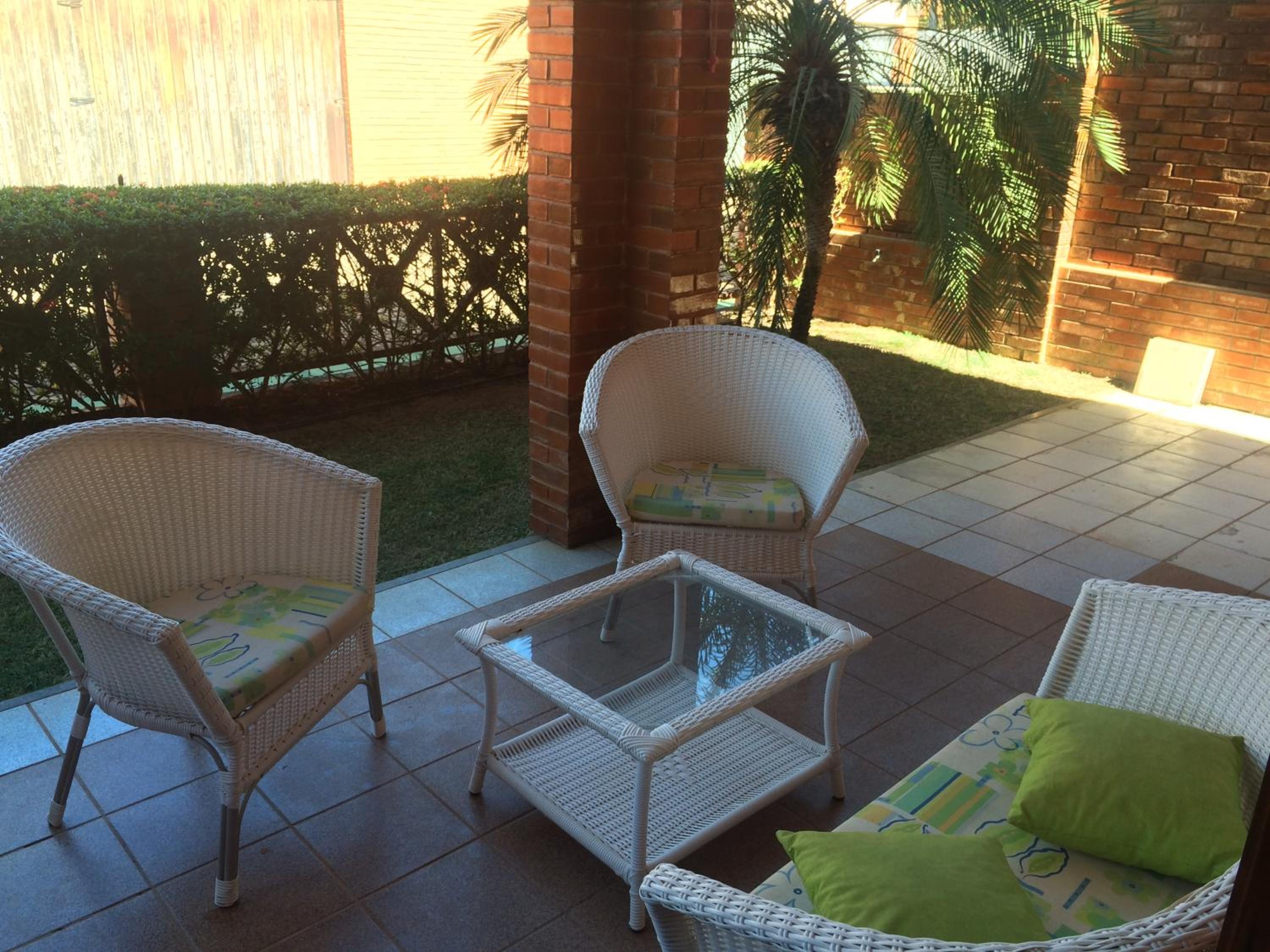 Linda casa Porto das Dunas: 4 suítes, churrasqueira e piscina