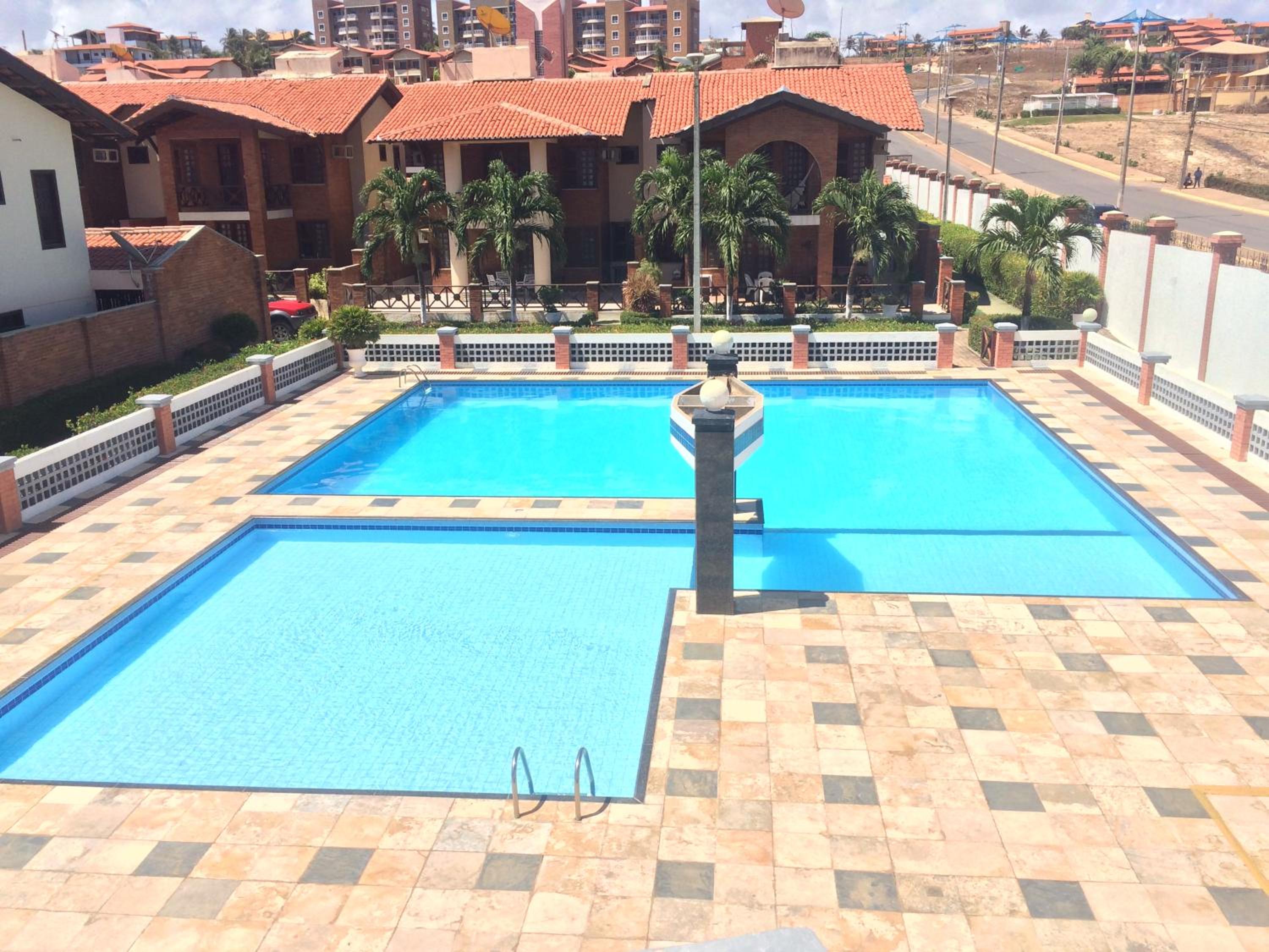 Linda casa Porto das Dunas: 4 suítes, churrasqueira e piscina