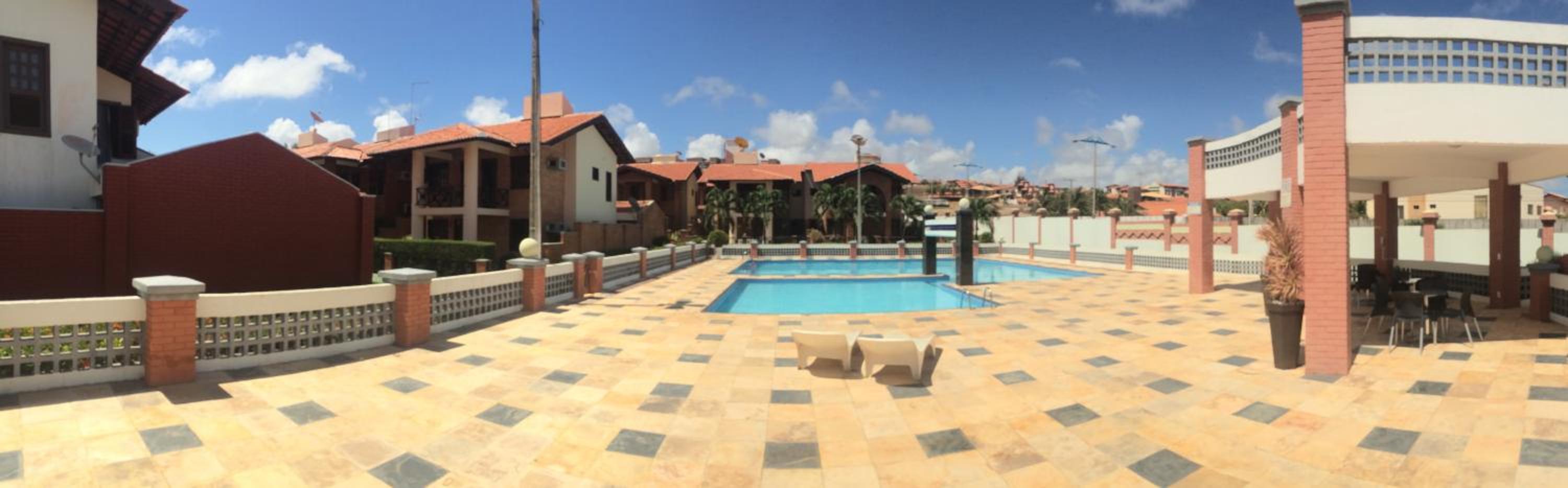 Linda casa Porto das Dunas: 4 suítes, churrasqueira e piscina