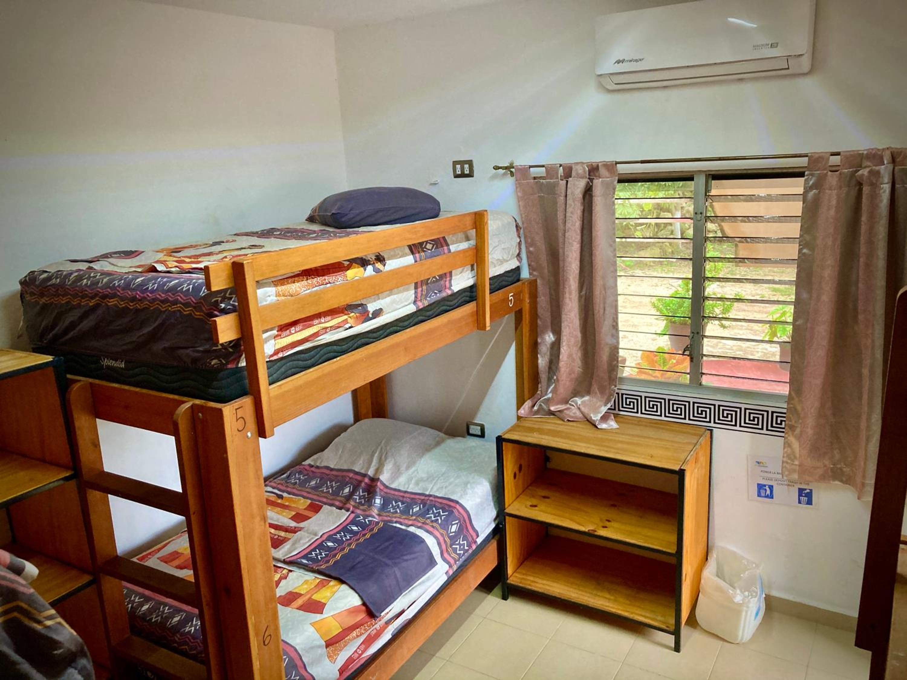 Yaxche Centro Hostal y Camping