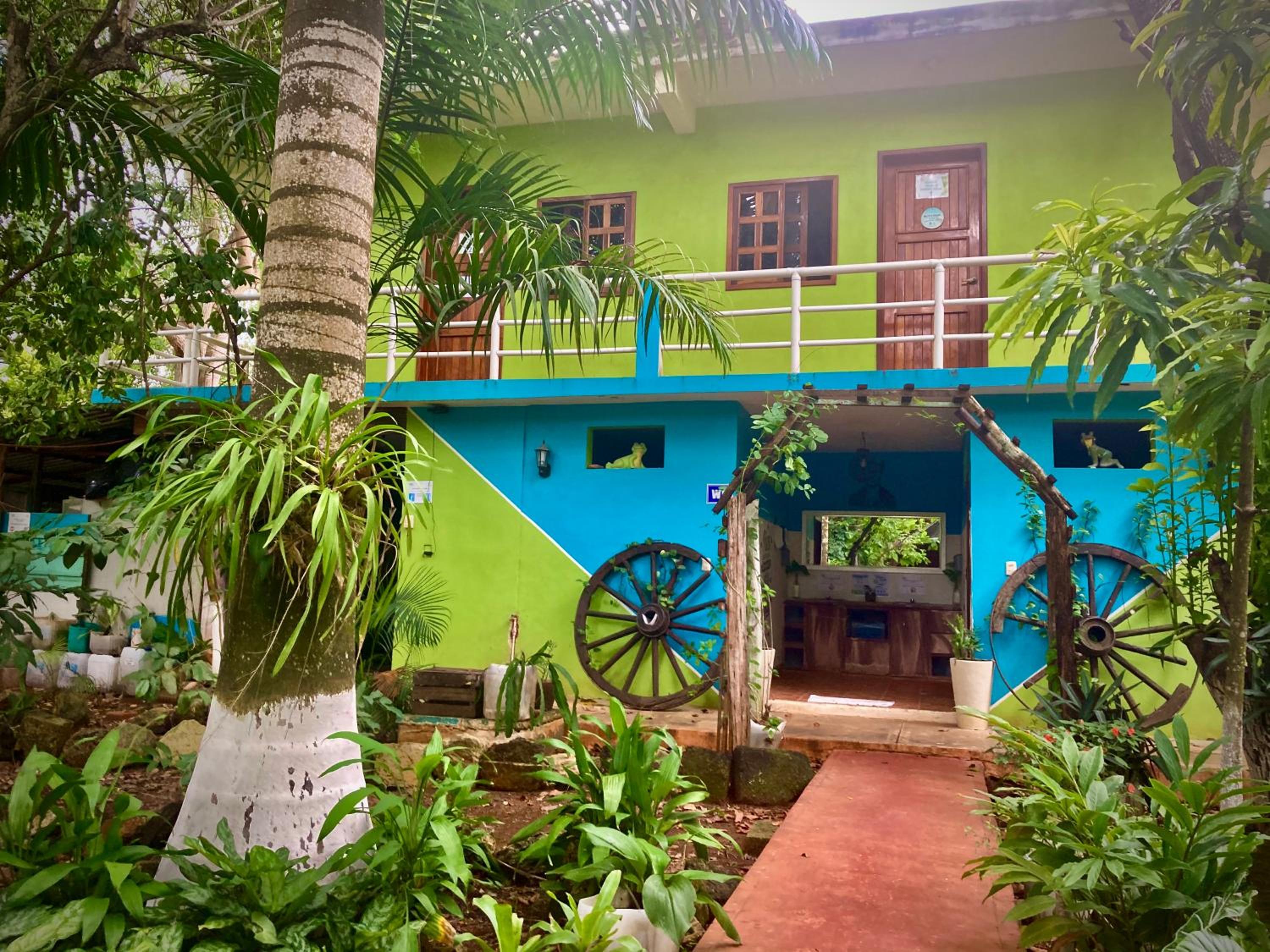 Yaxche Centro Hostal y Camping