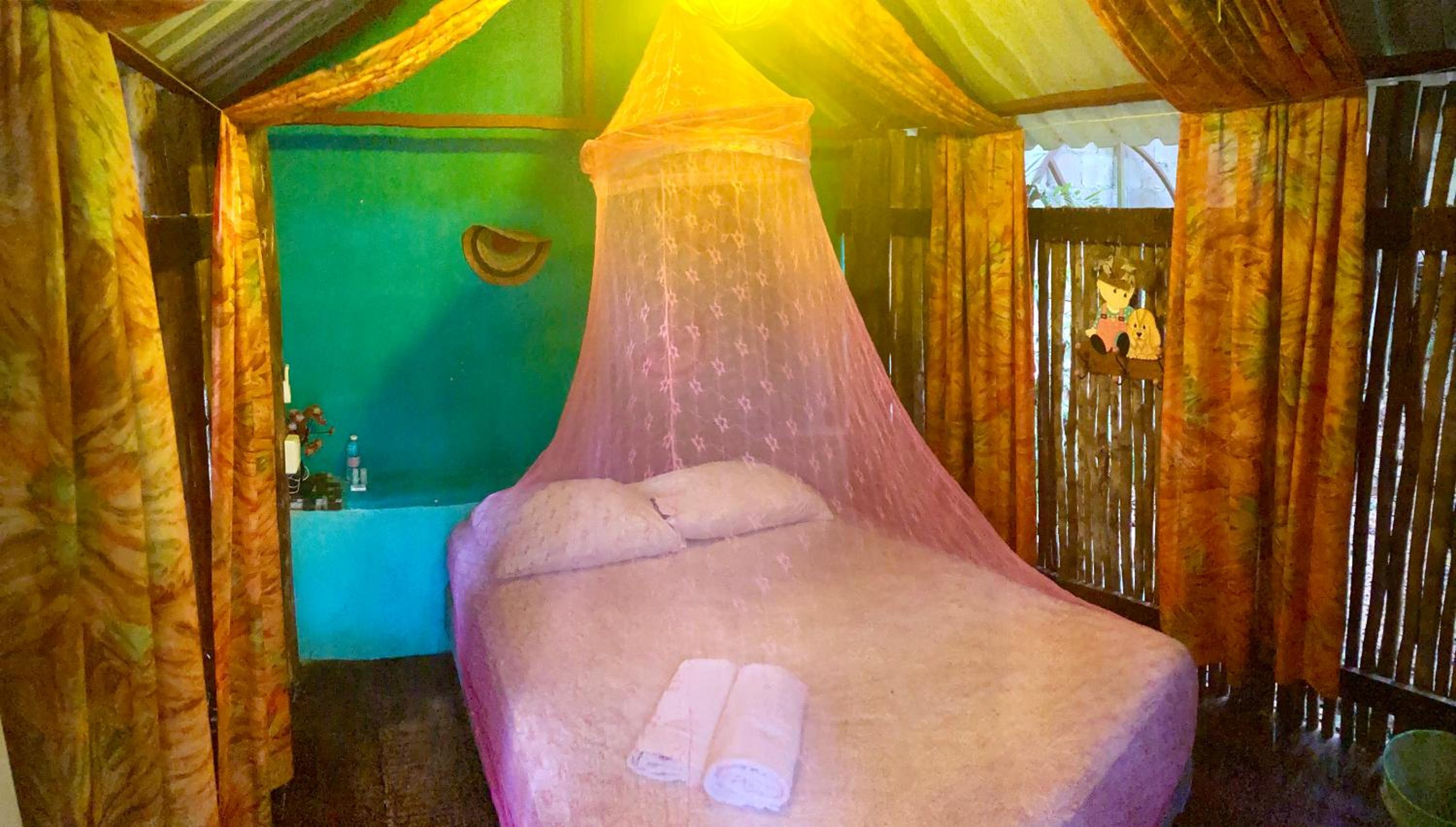 Yaxche Centro Hostal y Camping