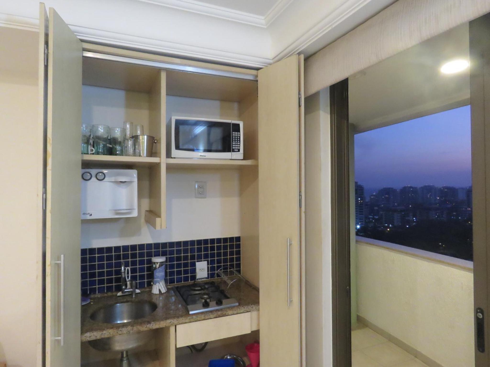 Barra Prime Flats, Ed Mediterrâneo, wi-fi 400Mb, balsa pra praia grátis, ar condicionado novo!