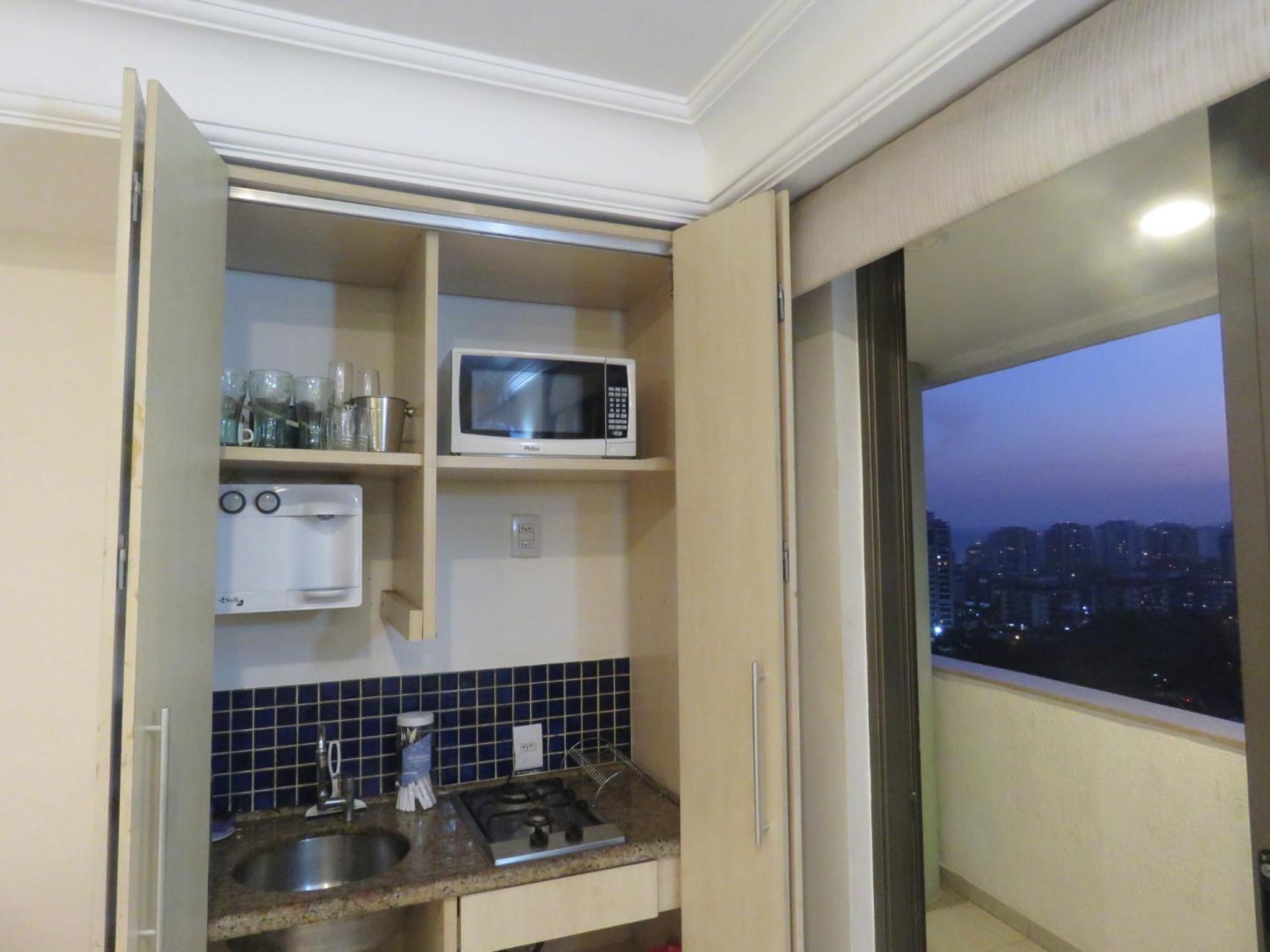Barra Prime Flats, Ed Mediterrâneo, wi-fi 400Mb, balsa pra praia grátis, ar condicionado novo!