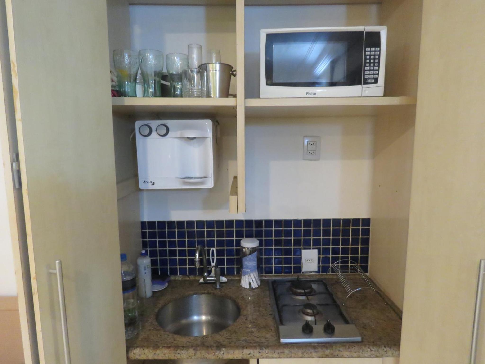 Barra Prime Flats, Ed Mediterrâneo, wi-fi 400Mb, balsa pra praia grátis, ar condicionado novo!