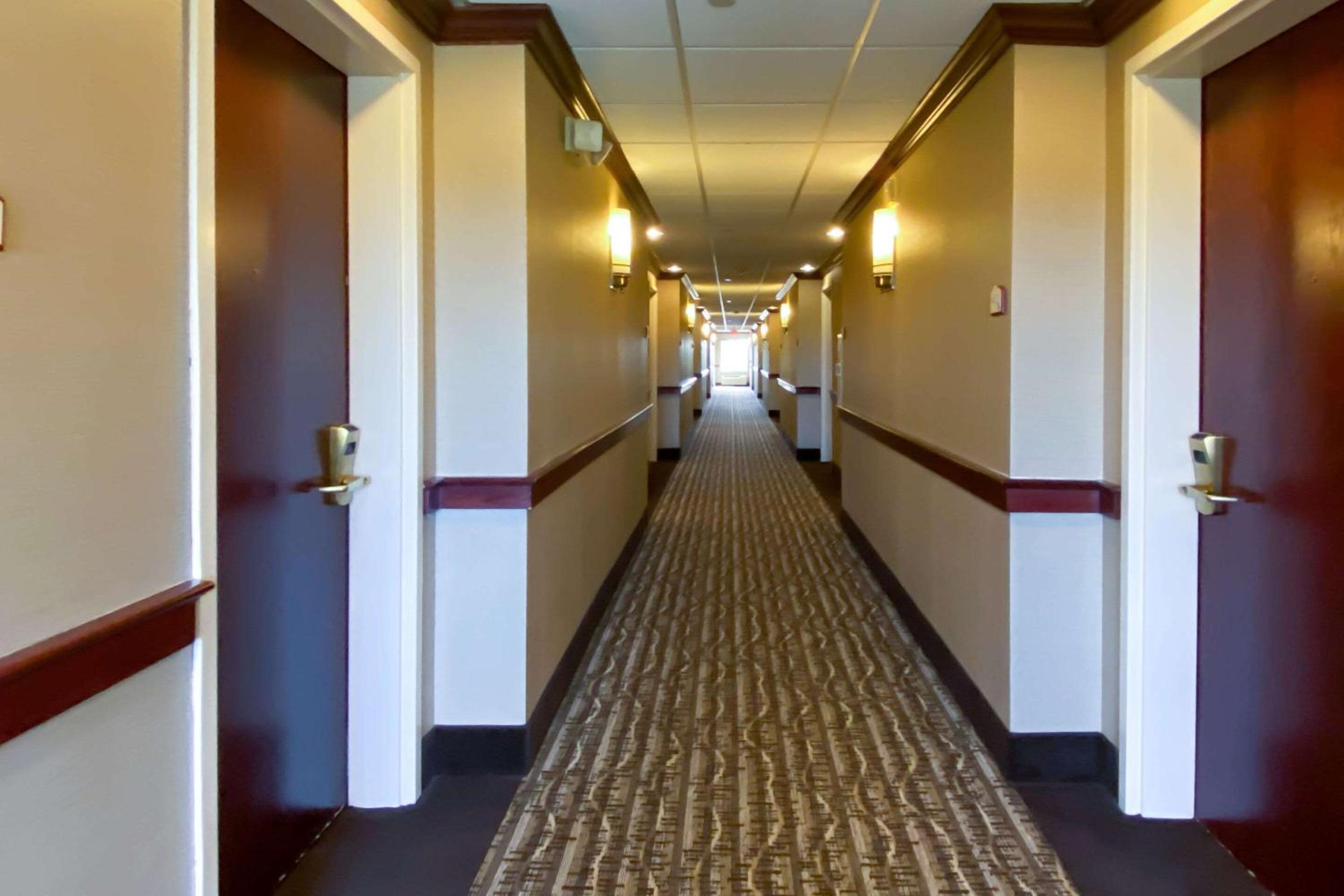 Comfort Inn East Windsor - Springfield view 2