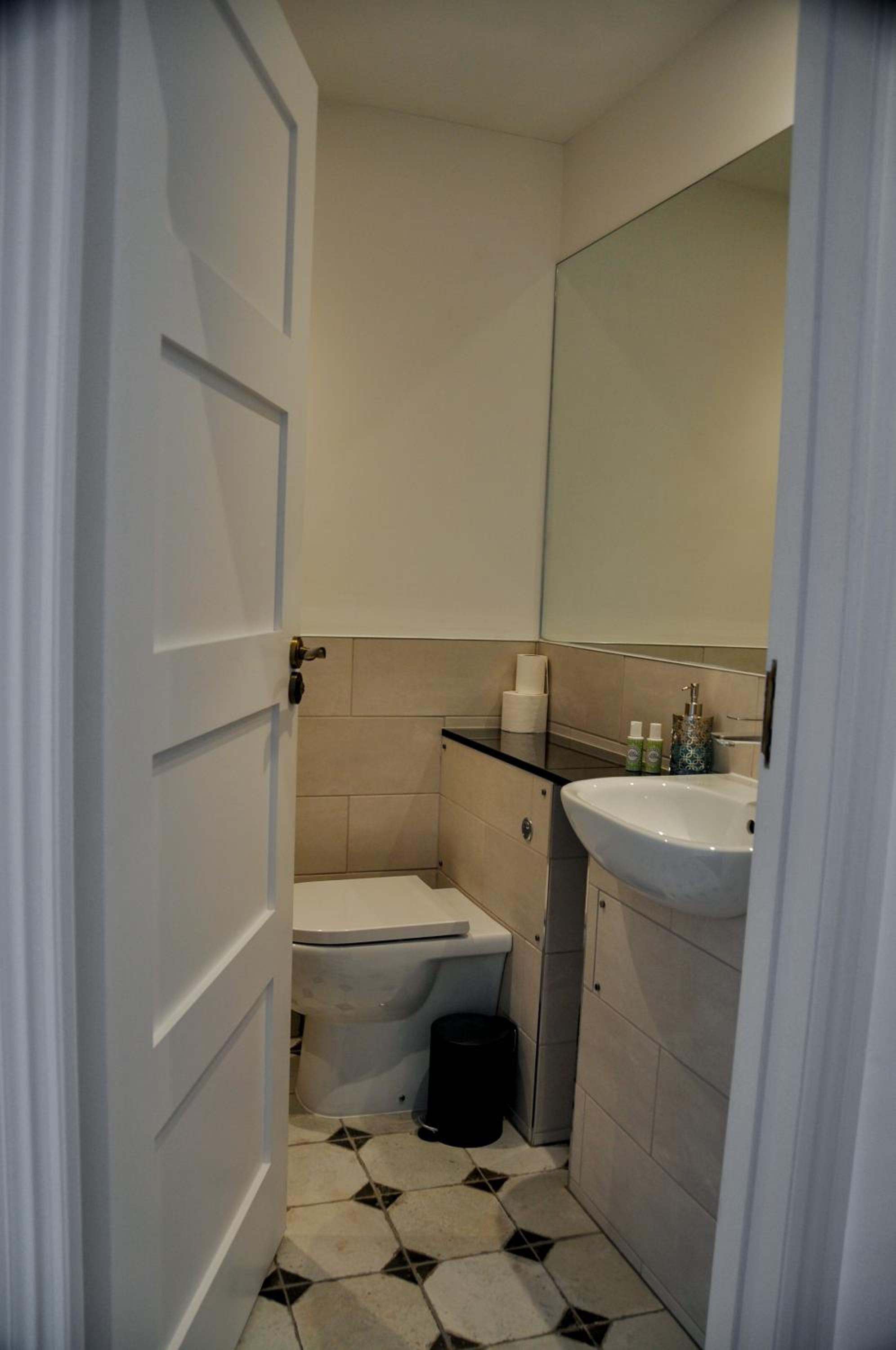 Worcester Vacations - Upstairs at 33 - Self check in boutique accommodation in Worcester Centre - Property Image 28