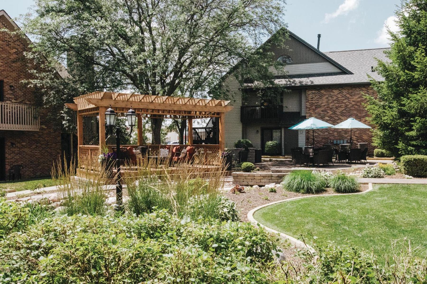 Bloomington Vacations - Eastland Suites Hotel  Conference Center - Property Image 31