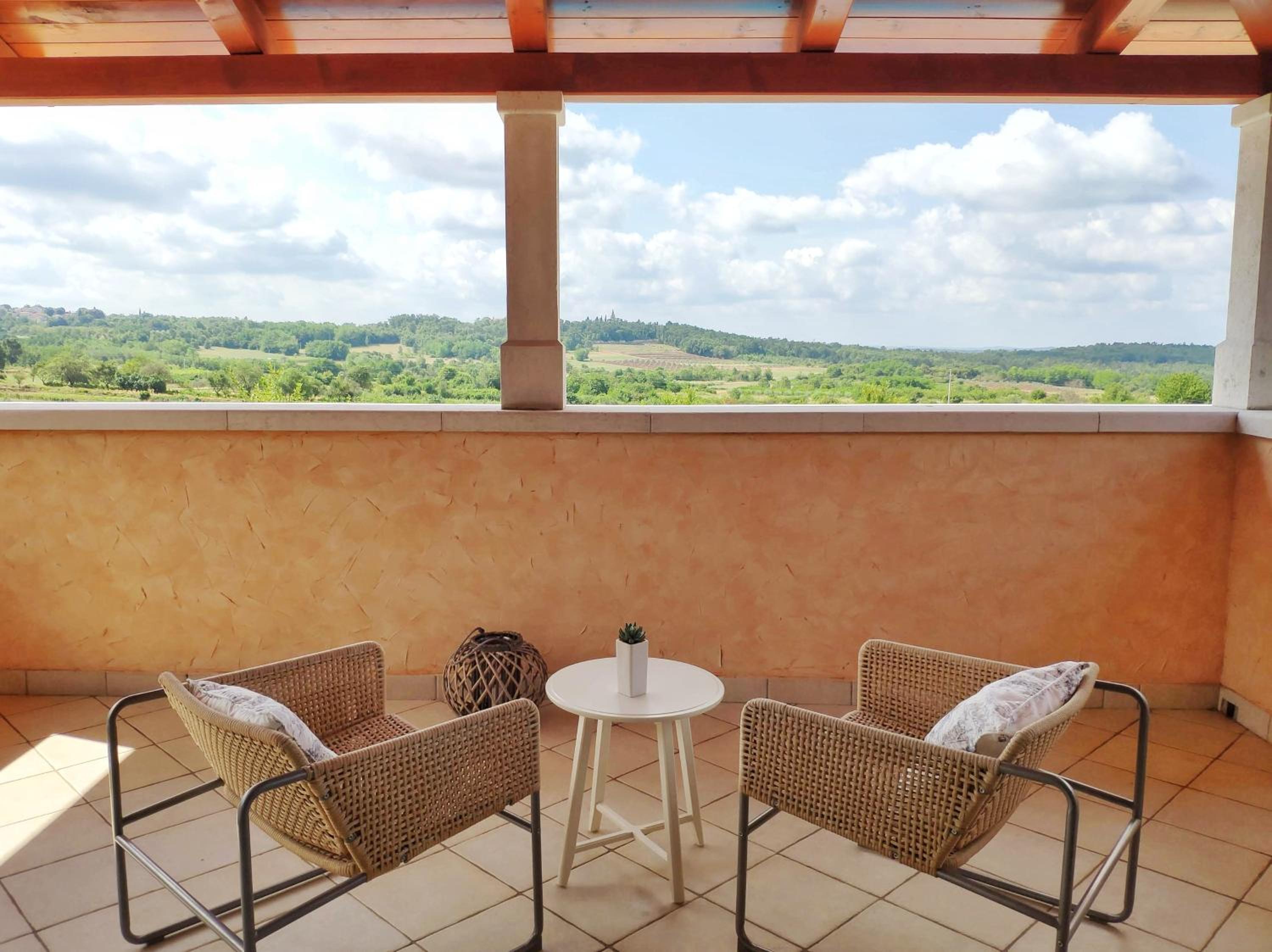 Hotel Spacious villa with pool, indoor jacuzzi and sauna near Poreč - Image 1